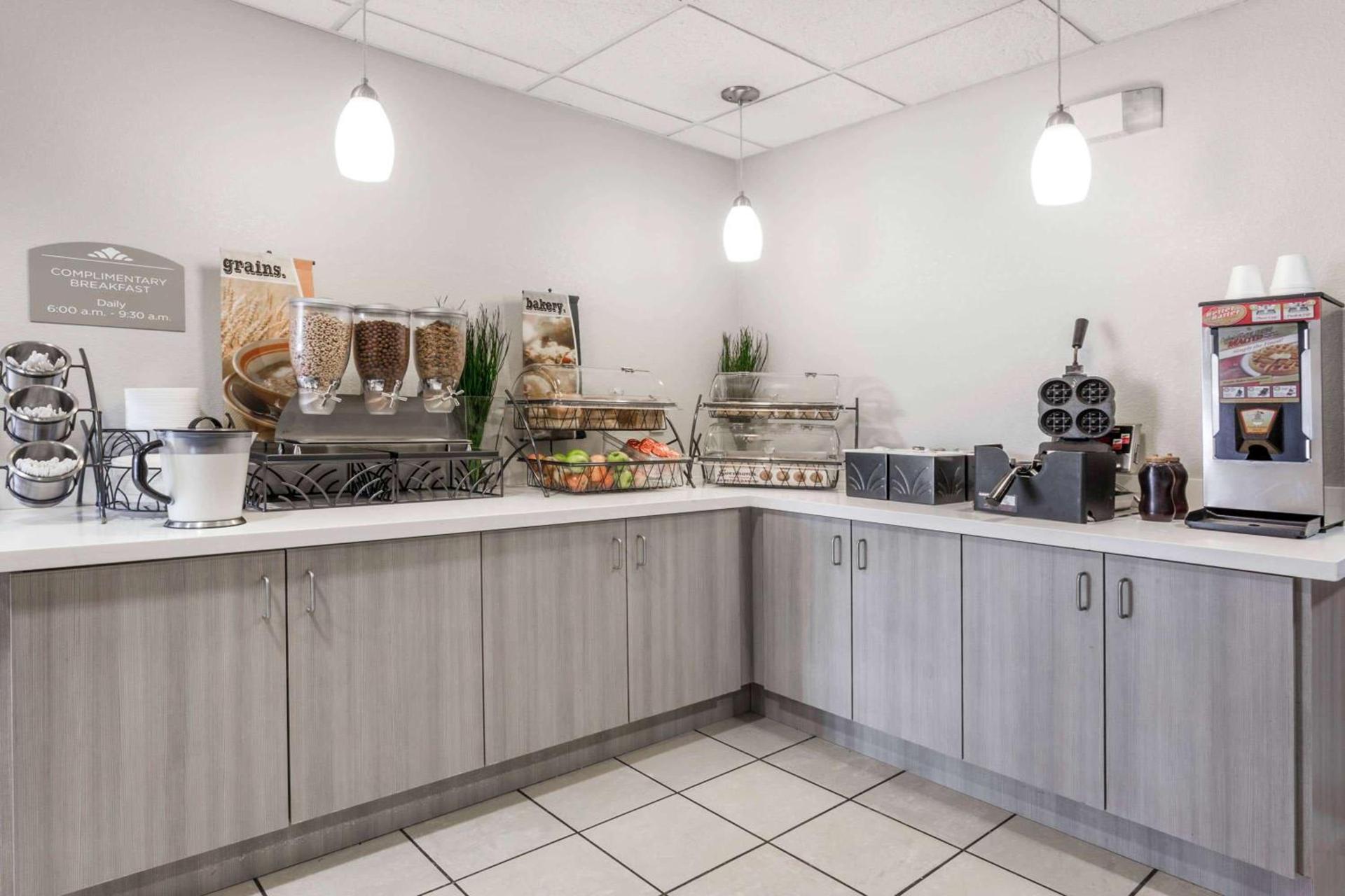 Microtel Inn & Suites Modesto photo 16