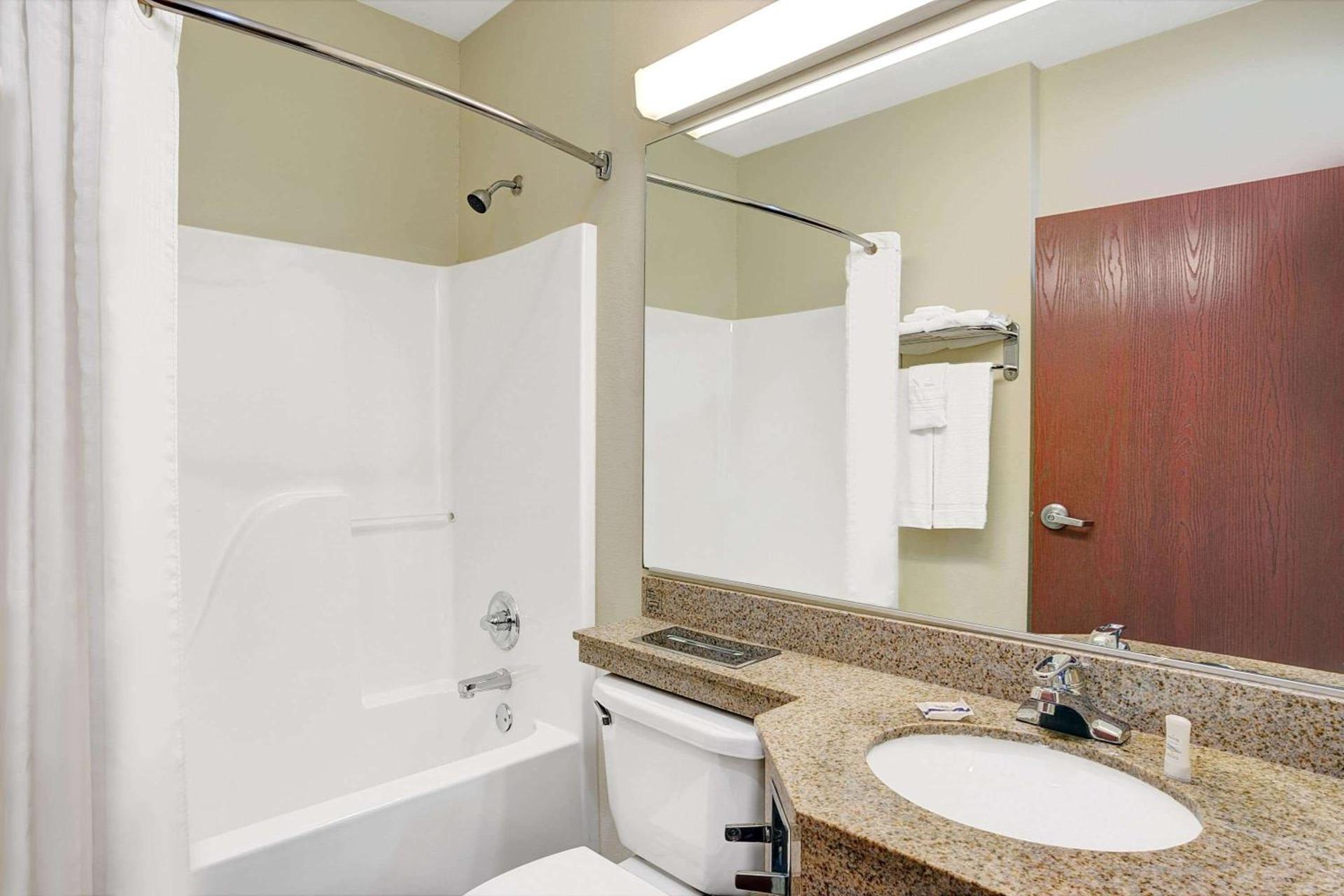 Microtel Inn & Suites by Wyndham Indianapolis Airport photo 41
