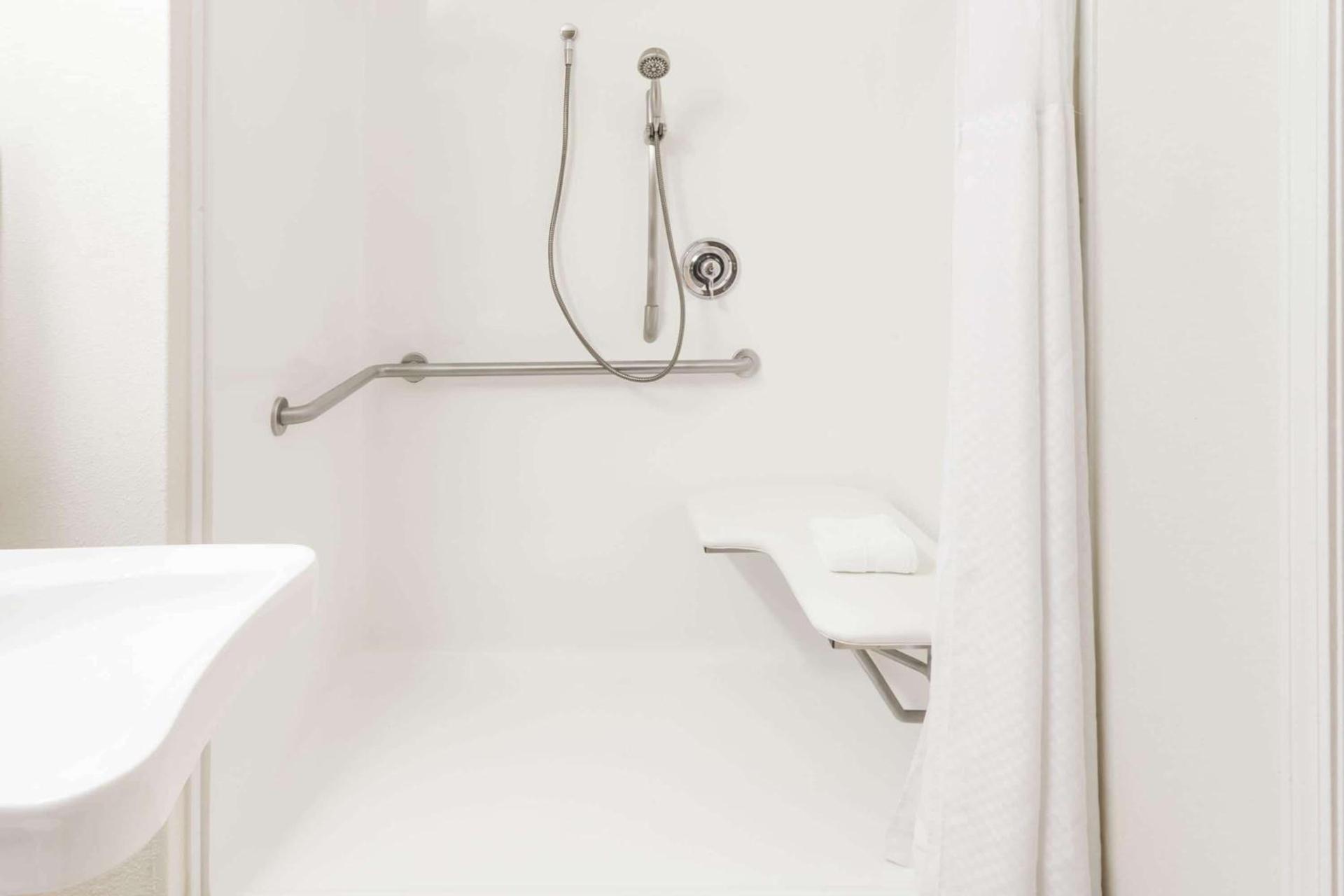 Microtel Inn by Wyndham Wilson photo 11