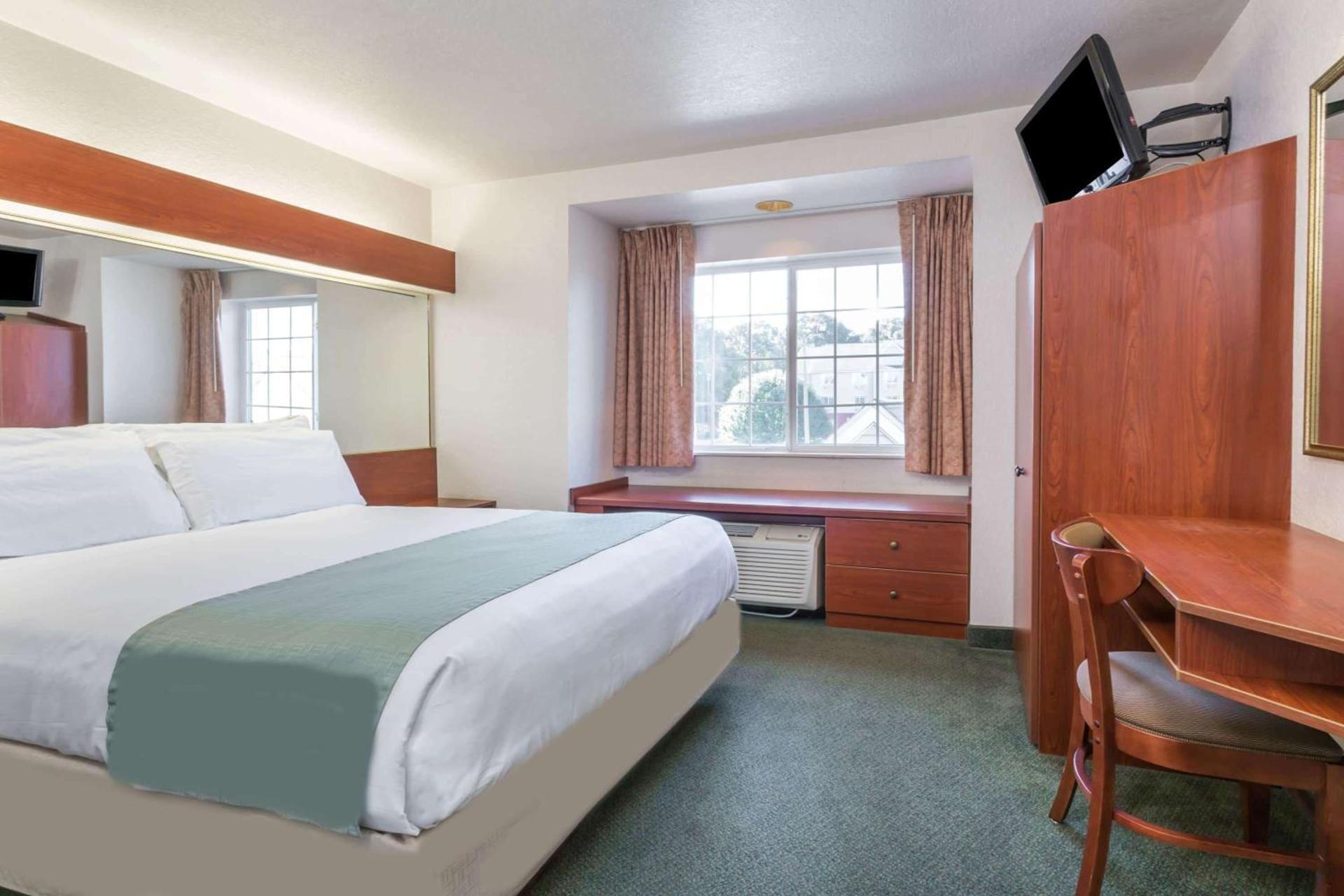 Microtel Inn & Suites Marianna photo 7