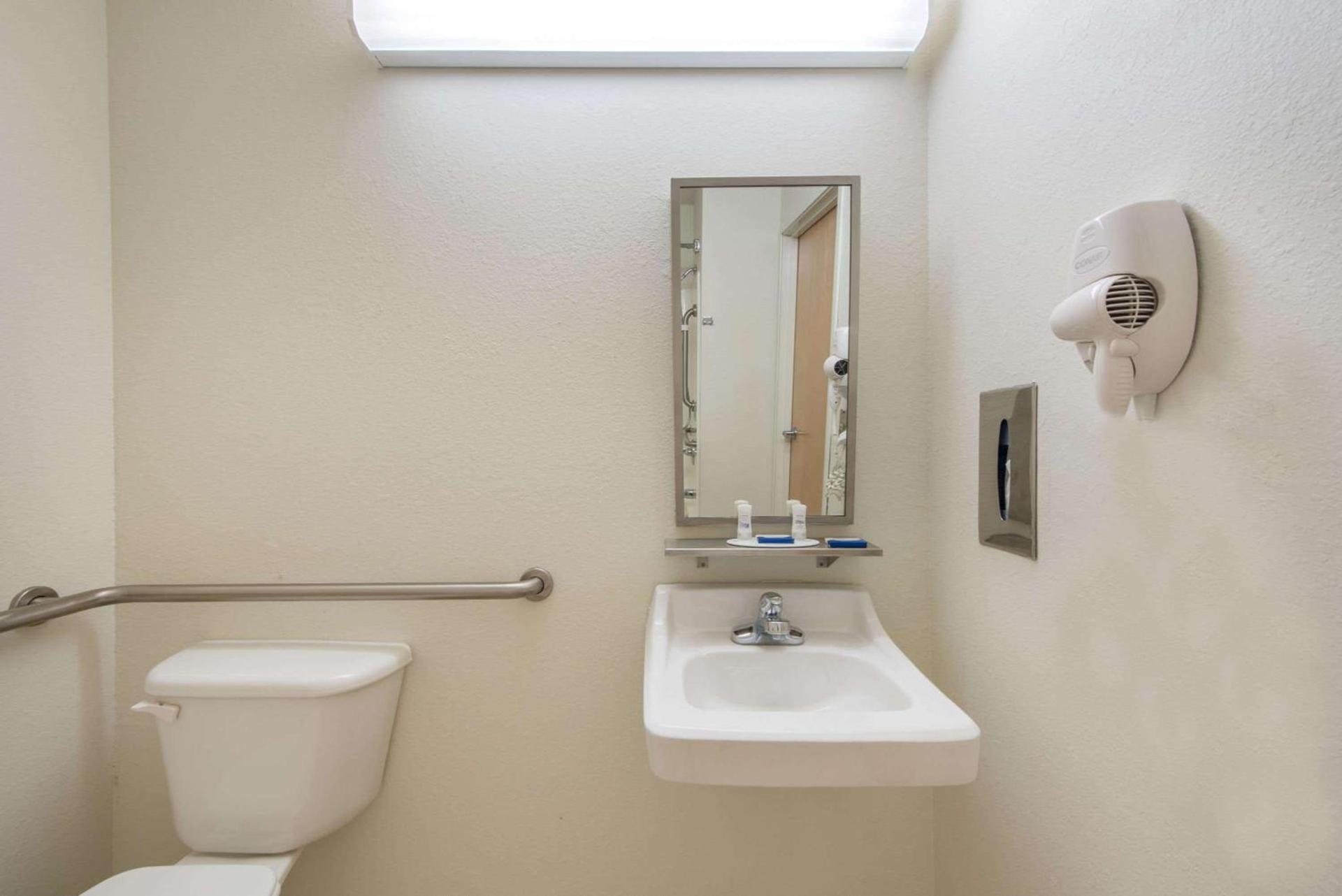 Microtel Inn & Suites by Wyndham Altus photo 15