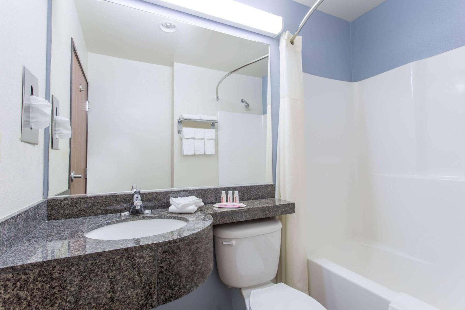 Microtel Inn & Suites by Wyndham Klamath Falls photo 12