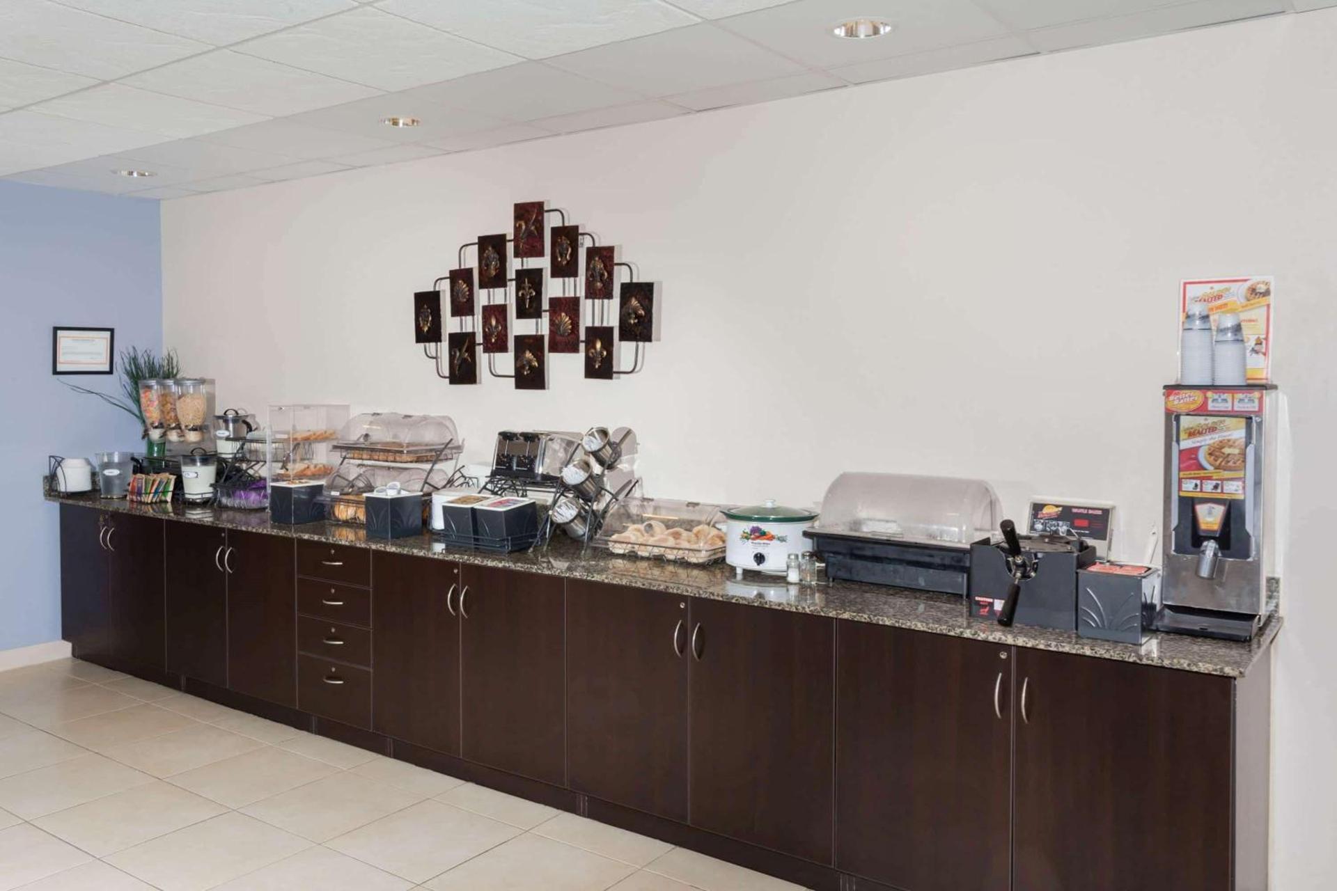 Microtel Inn and Suites Elkhart photo 39