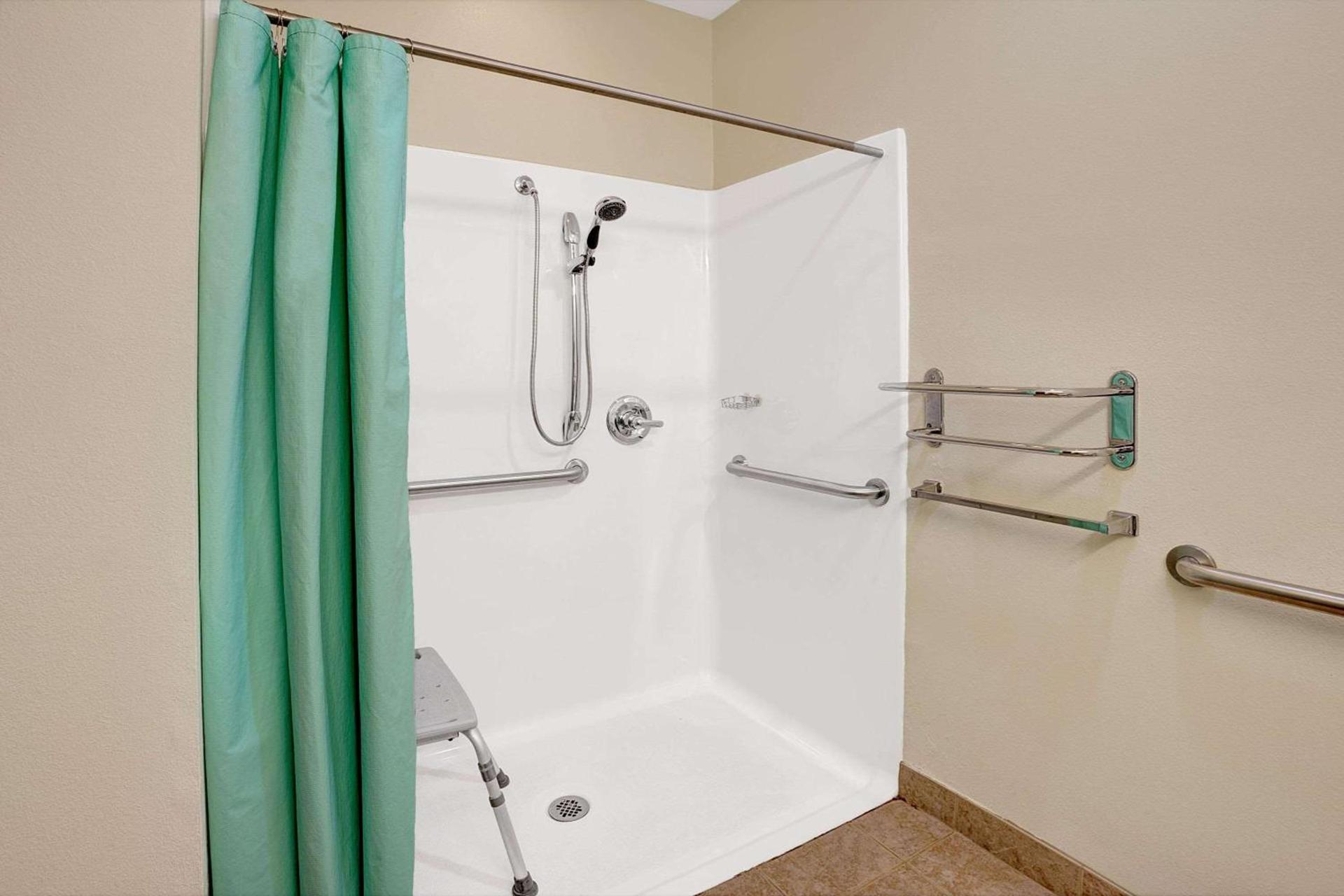 Microtel Inn & Suites by Wyndham Indianapolis Airport photo 42