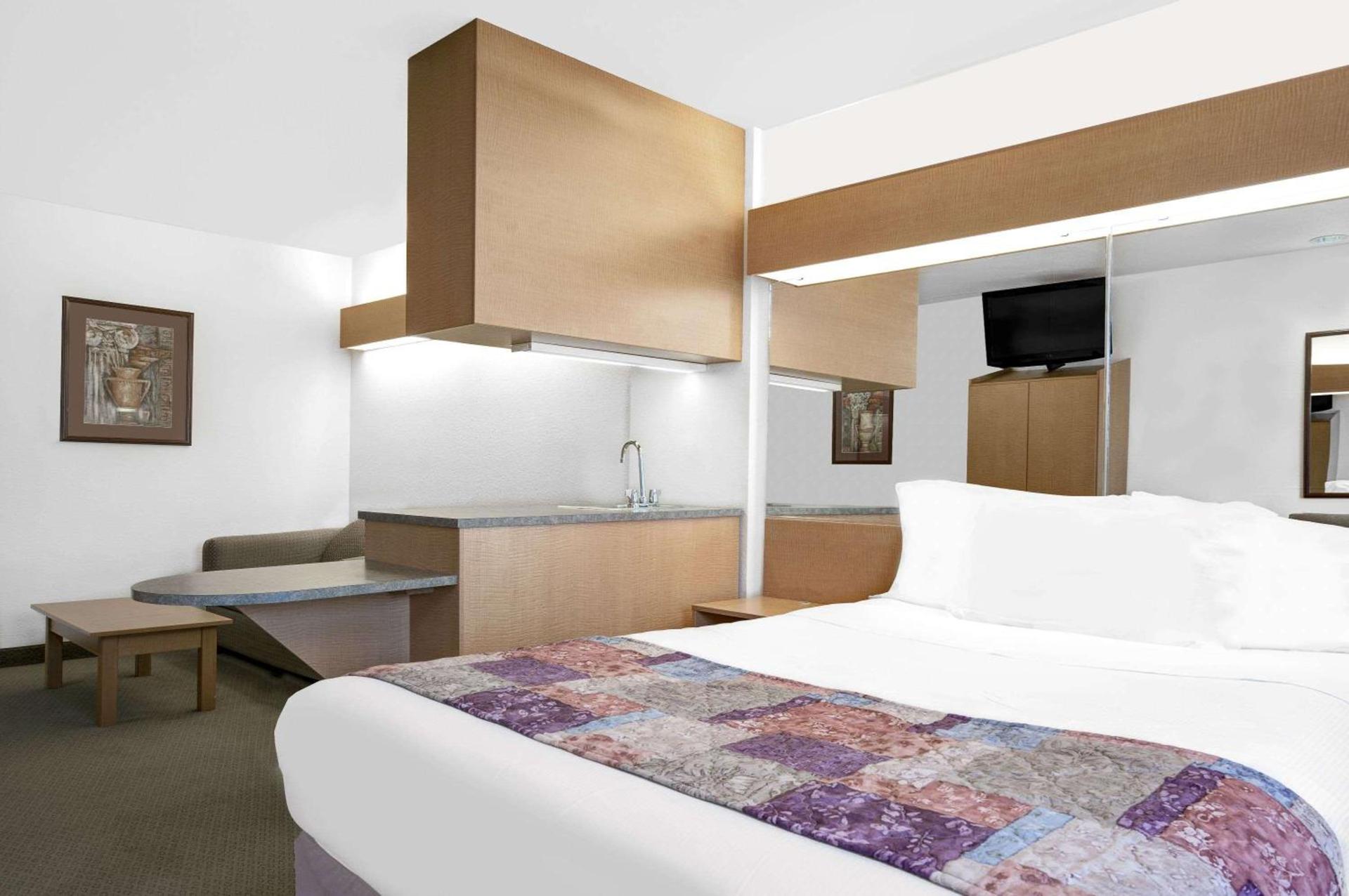 Microtel Inn & Suites by Wyndham Mankato photo 17