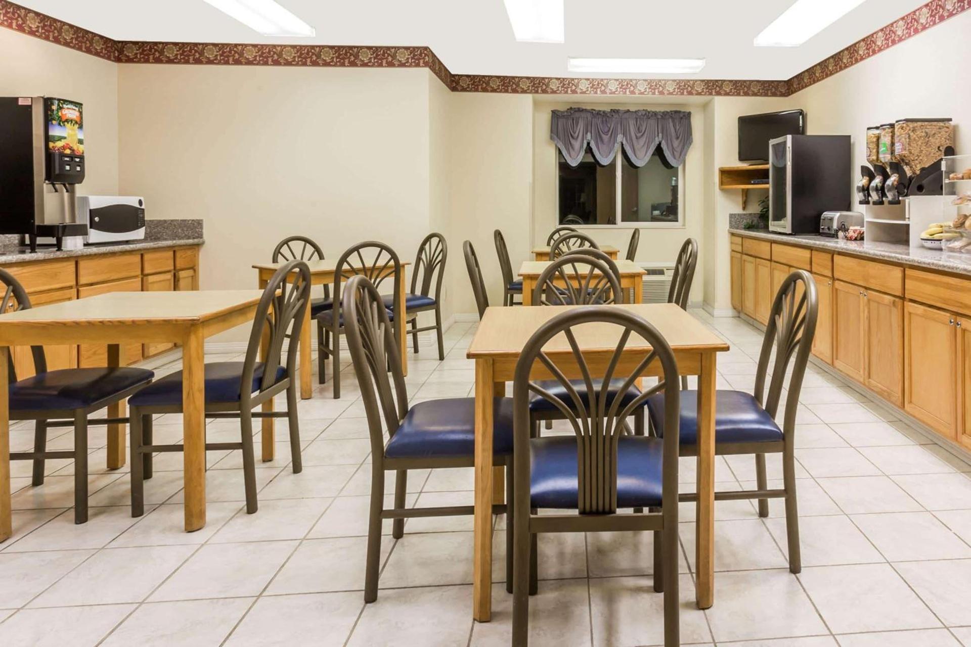 Motel 6 Brush, CO photo 5