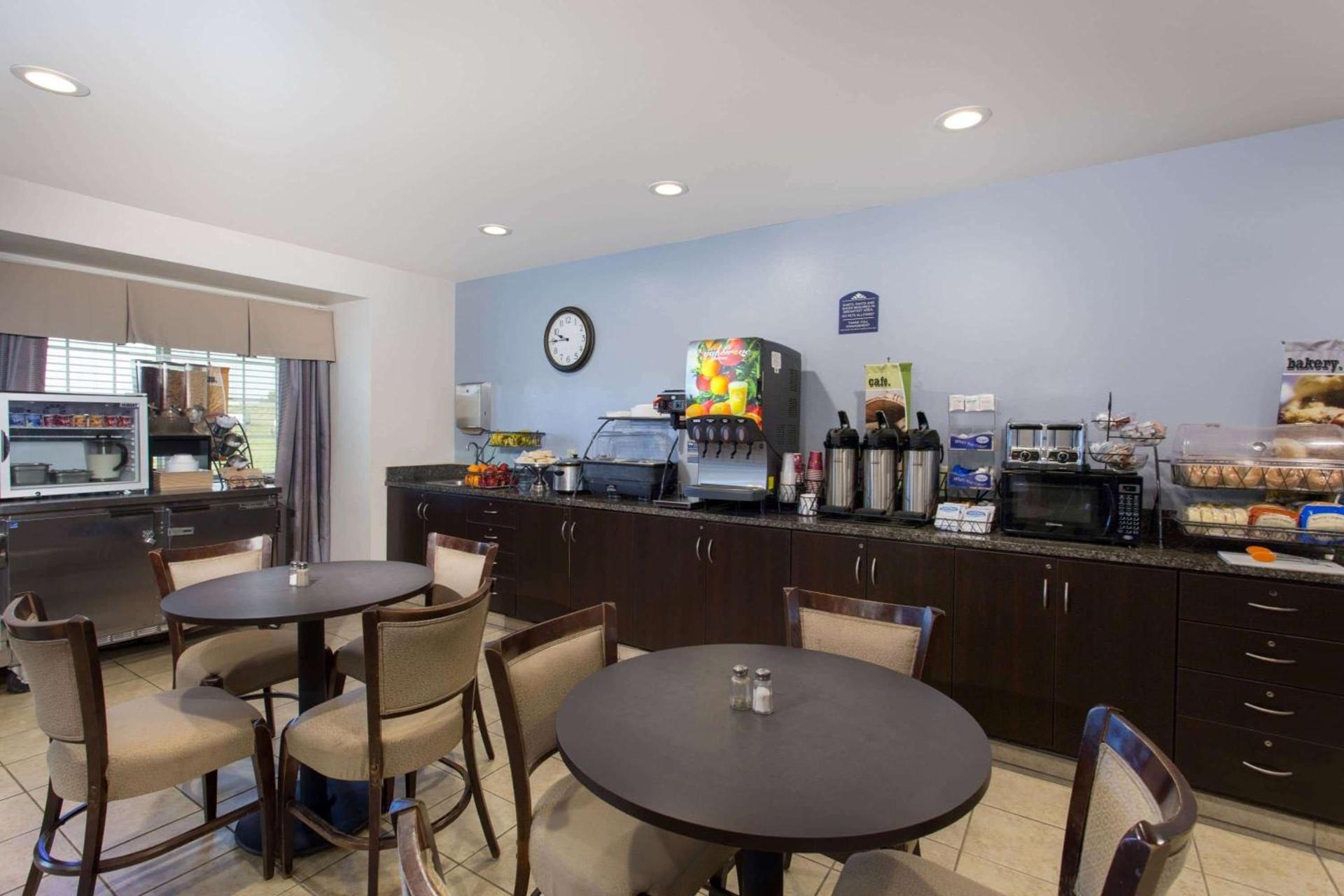 Microtel Inn & Suites by Wyndham Klamath Falls photo 10