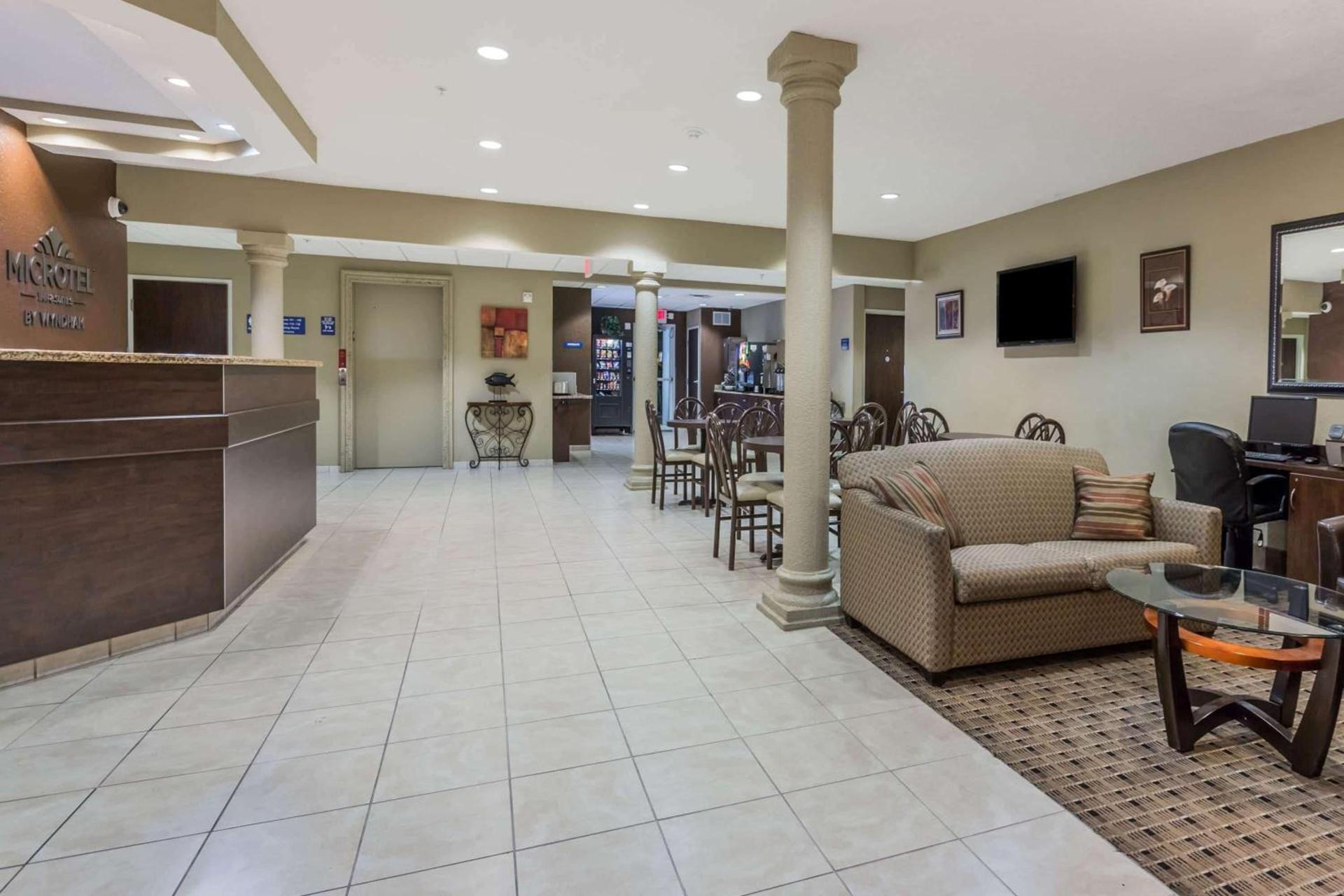 Microtel Inn & Suites by Wyndham Jacksonville Airport photo 5