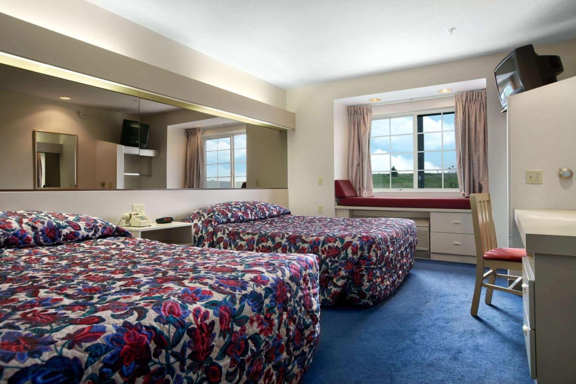 Microtel Inn by Wyndham Champaign photo 41