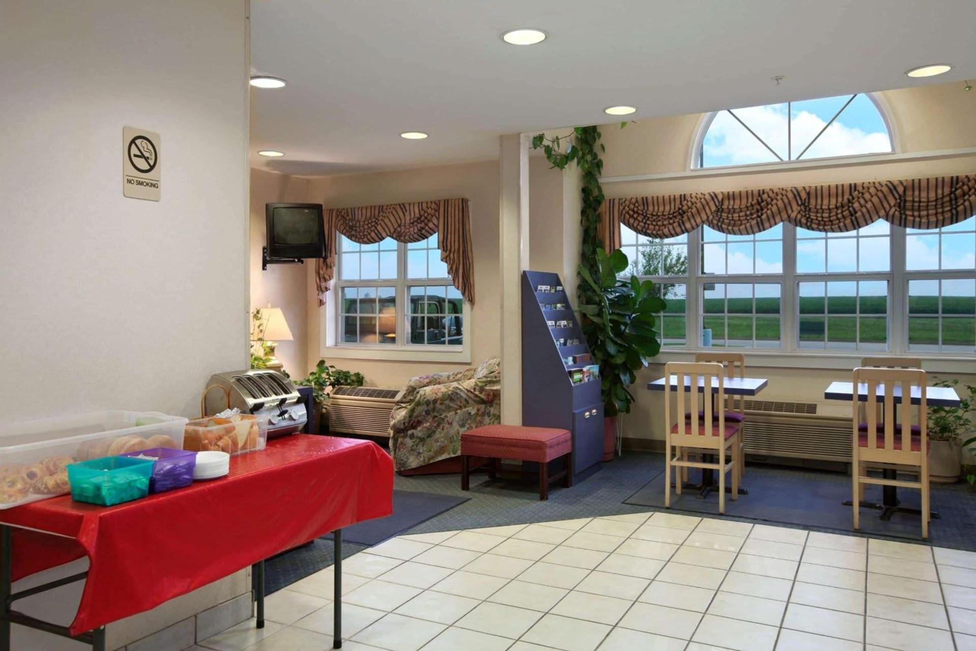 Microtel Inn by Wyndham Champaign photo 42