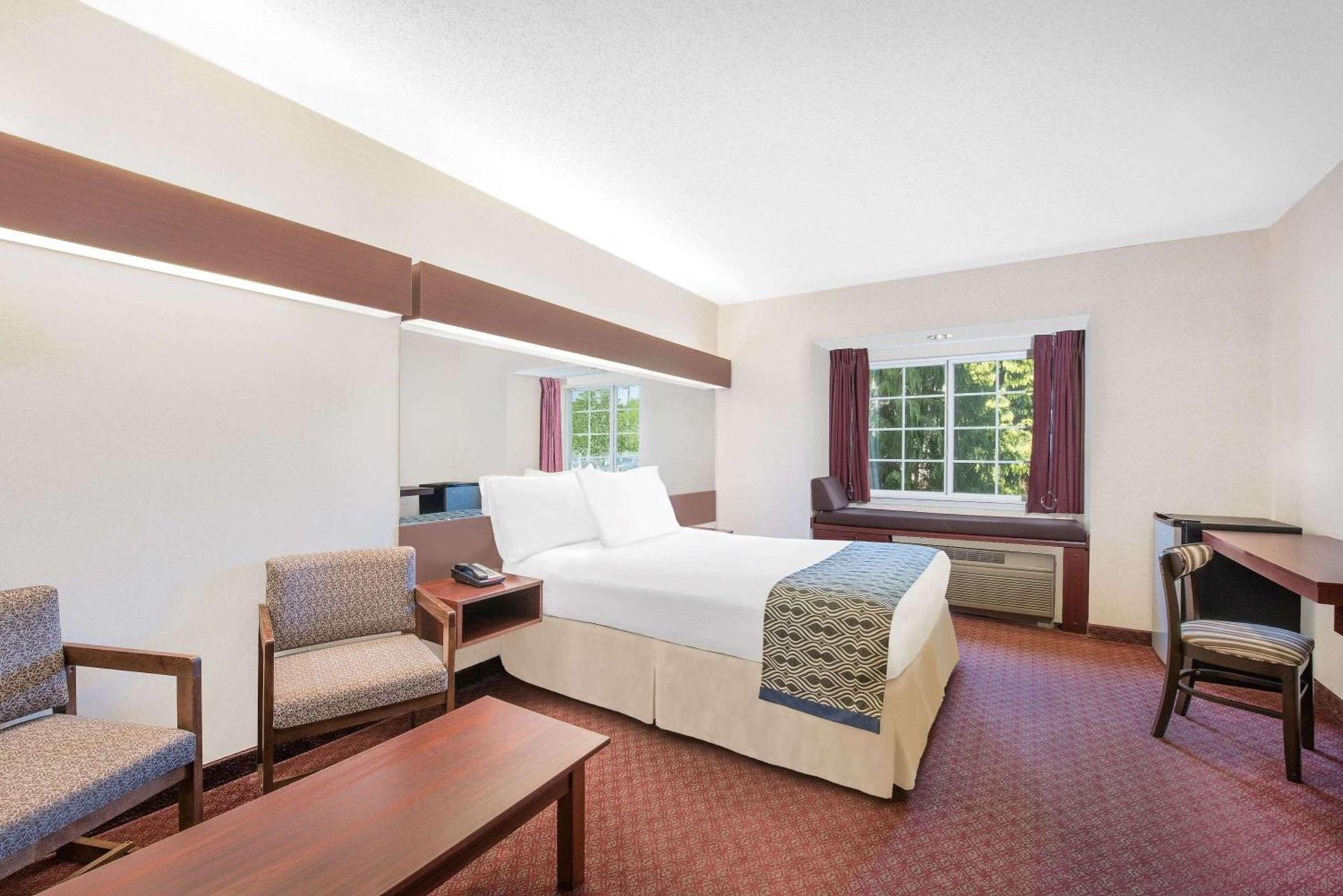 Microtel Inn & Suites by Wyndham Hamburg photo 2