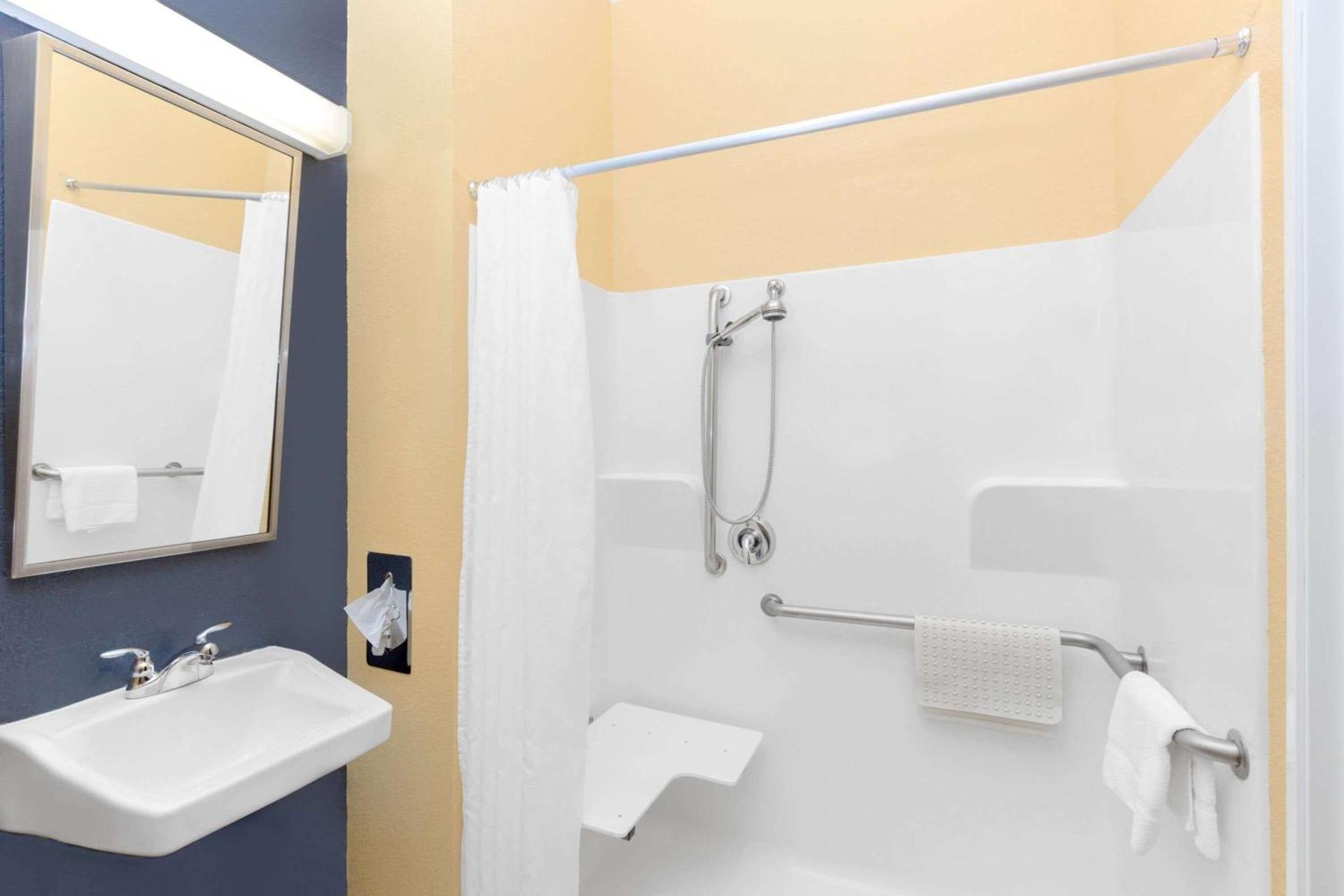 Microtel Inn & Suites - Kearney photo 10