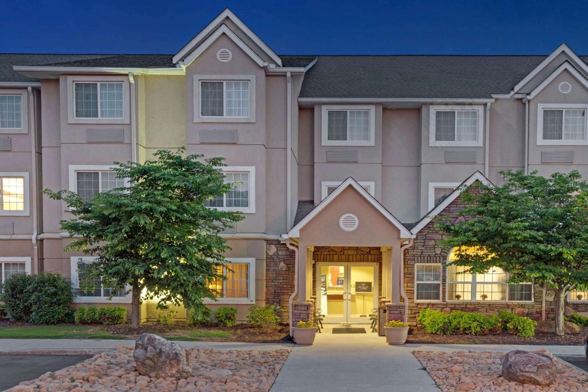 Microtel Inn & Suites by Wyndham Jasper — hotel in Jasper