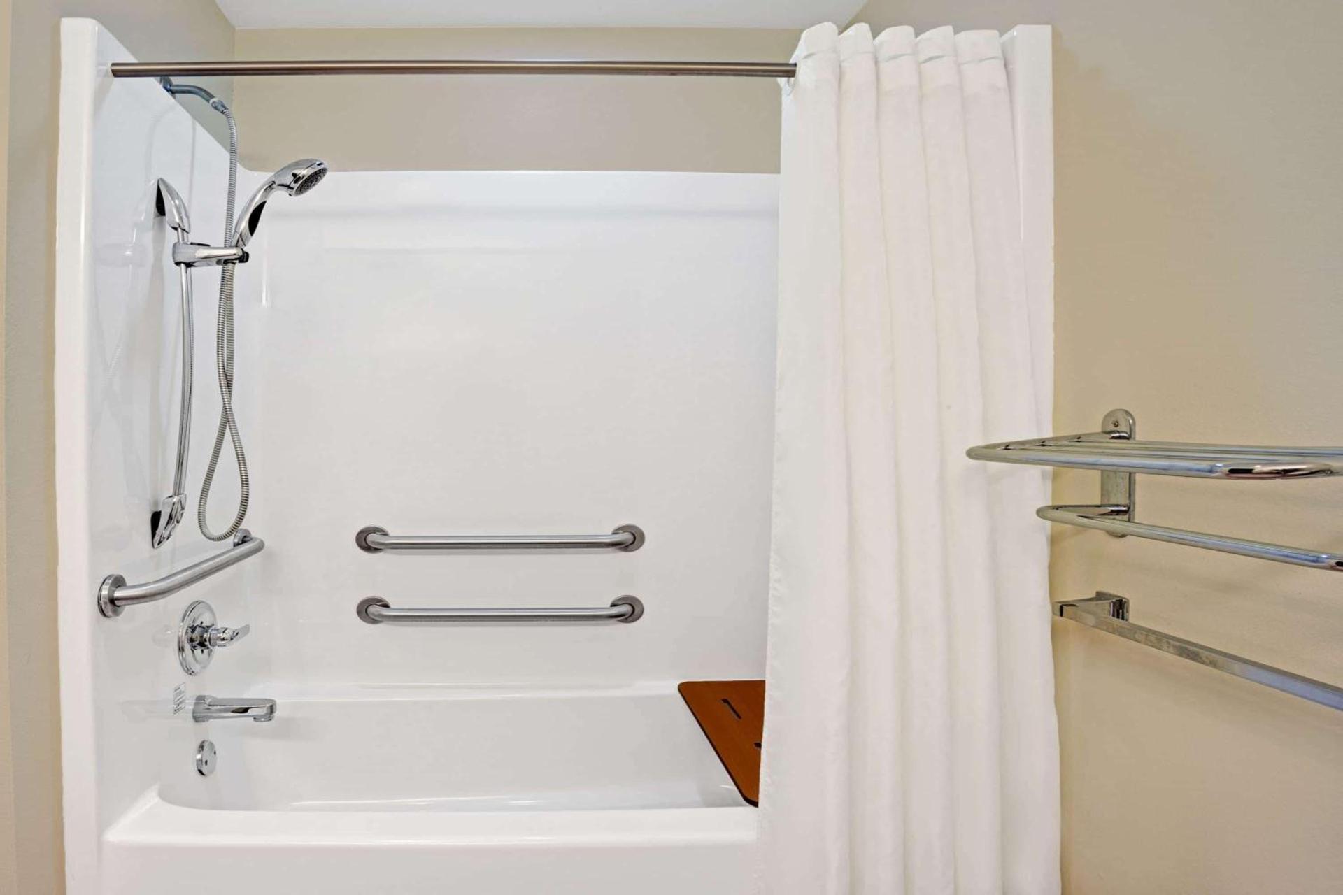 Microtel Inn & Suites by Wyndham Indianapolis Airport photo 44