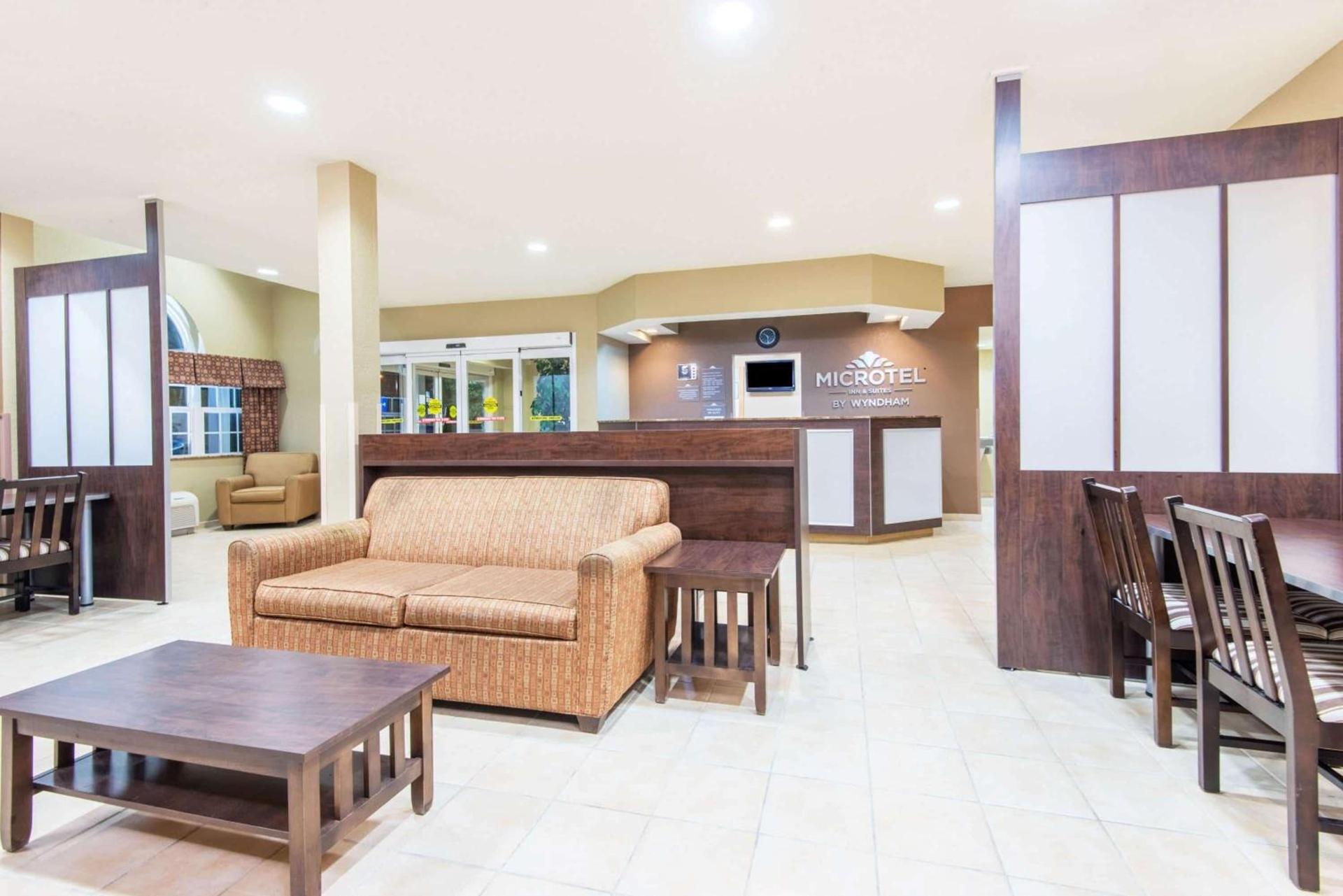 Microtel Inn & Suites by Wyndham Montgomery photo 3