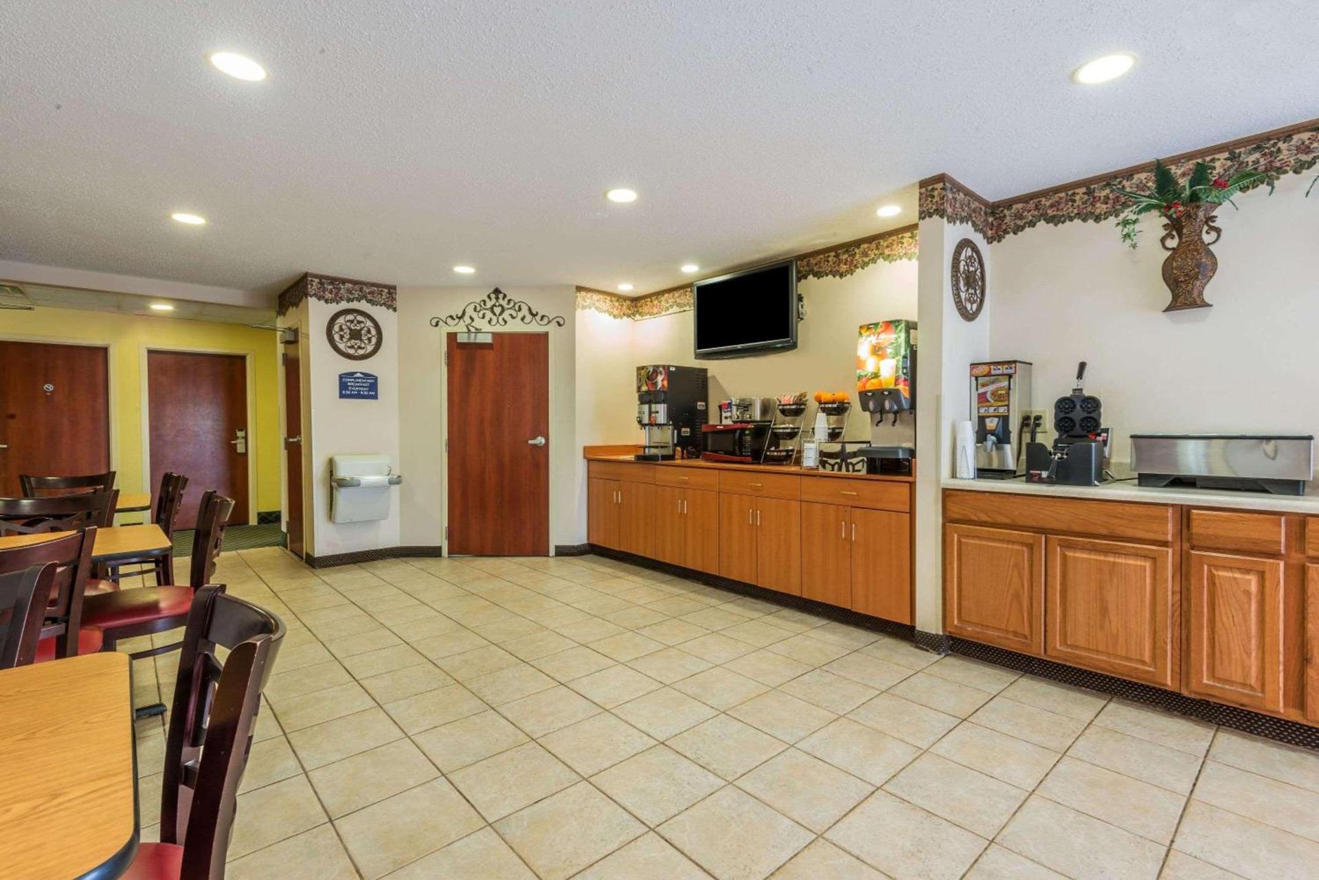 Microtel Inn & Suites by Wyndham Auburn photo 8