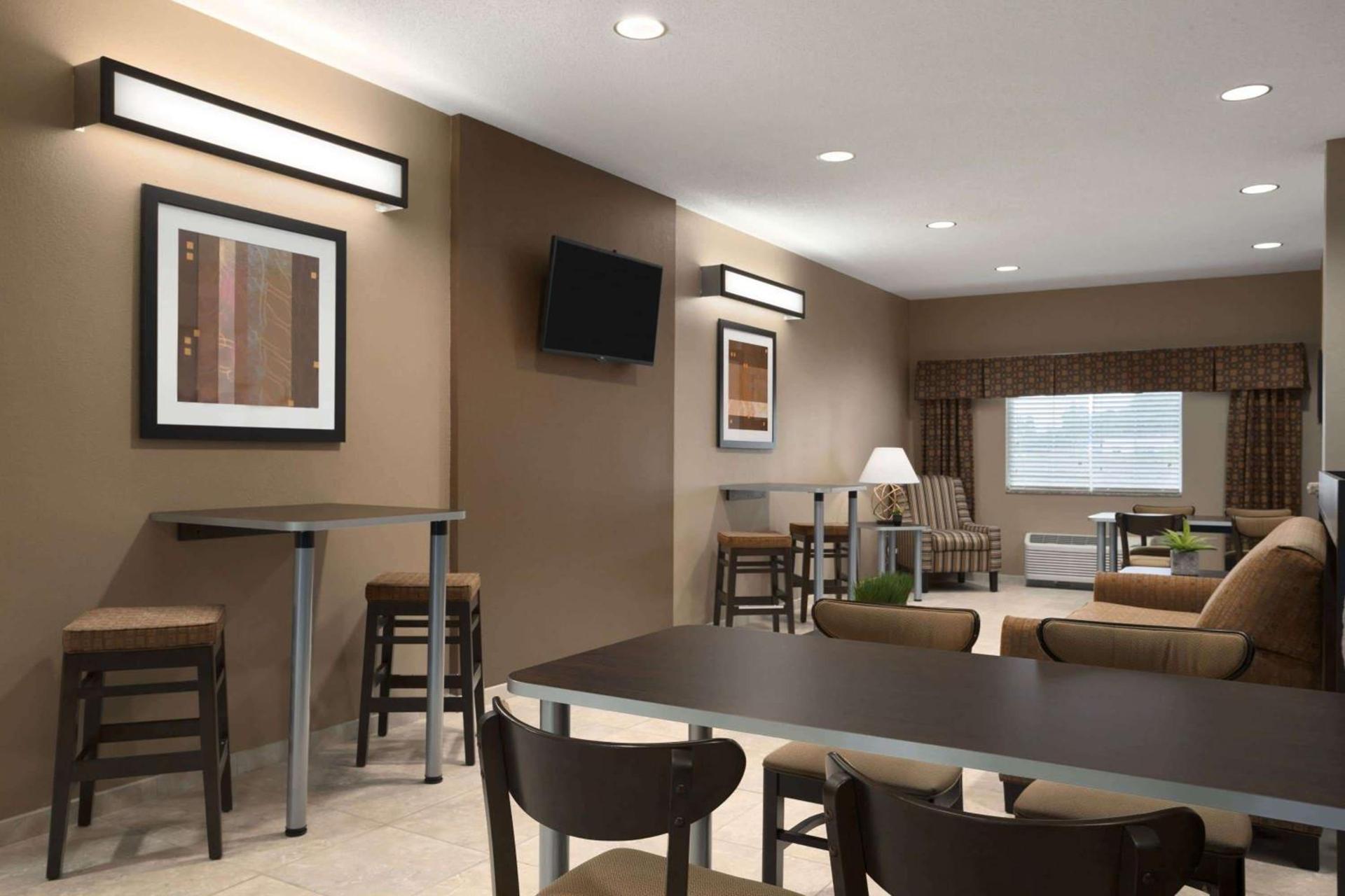 Sonesta Essential Fairmont photo 2