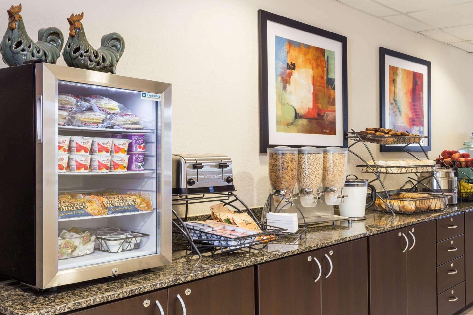 Microtel Inn & Suites by Wyndham Spring Hill/Weeki Wachee photo 17