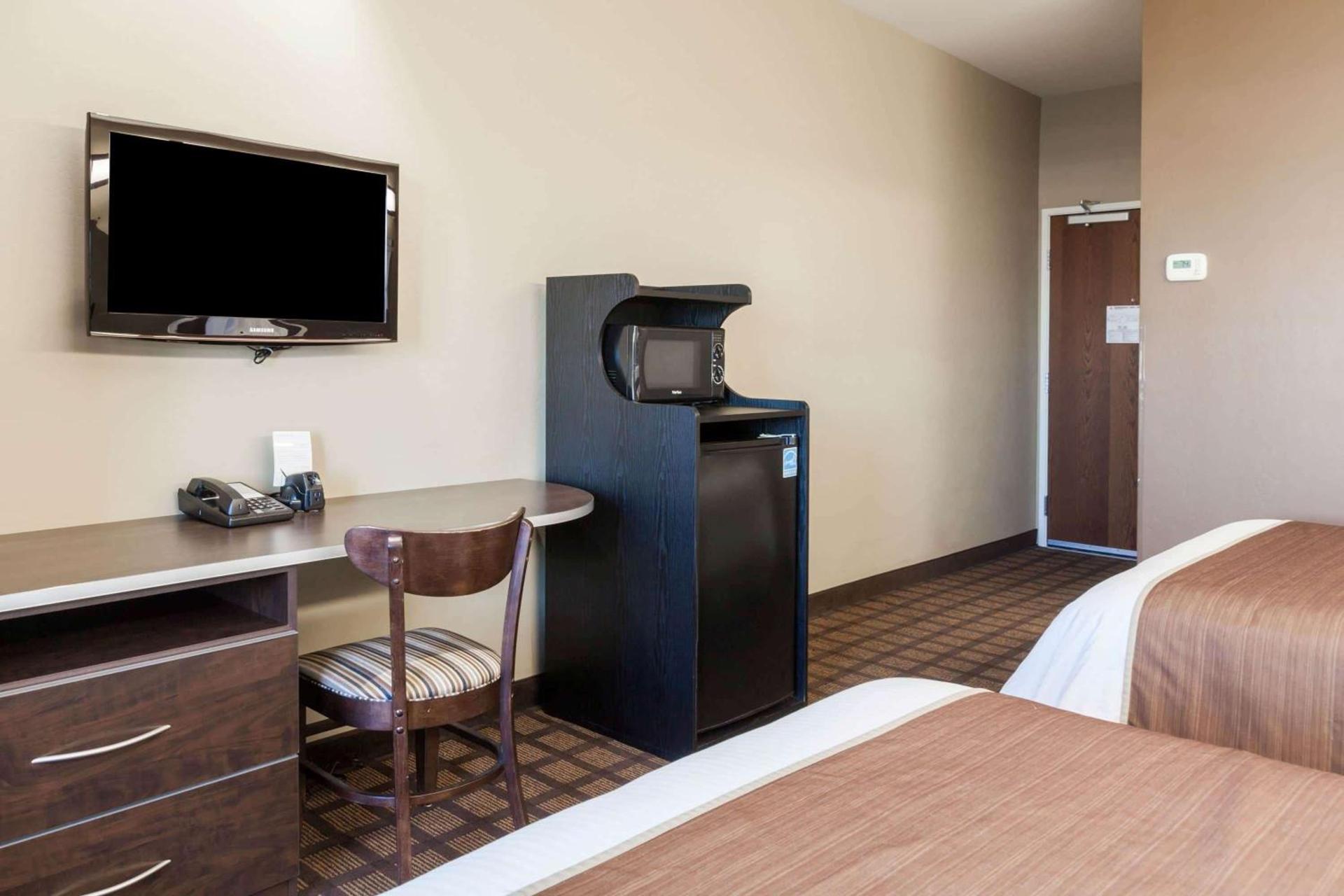 Microtel Inn & Suites by Wyndham Wheeler Ridge photo 17