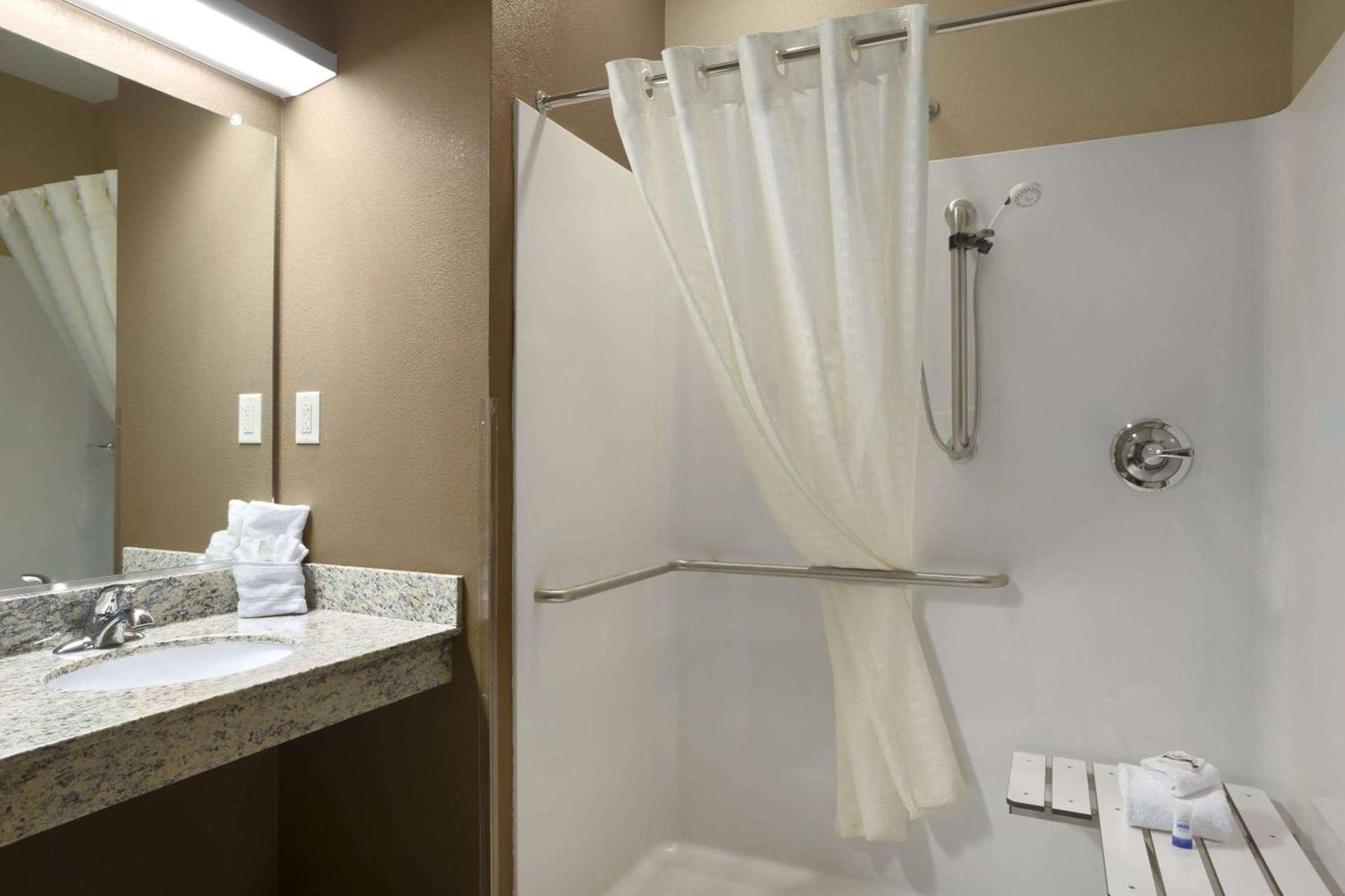 Sonesta Essential Fairmont photo 23