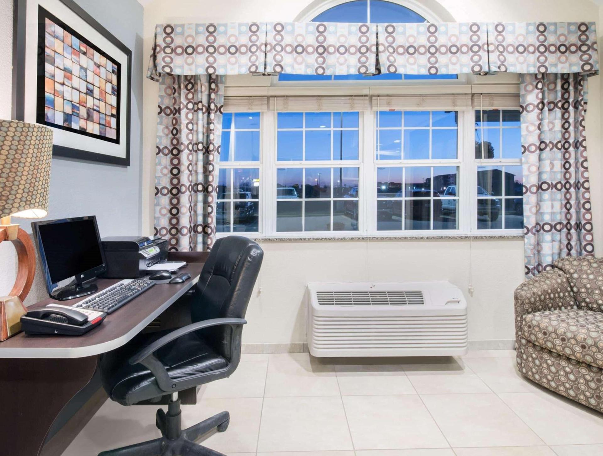 Microtel Inn & Suites by Wyndham Stanley photo 15