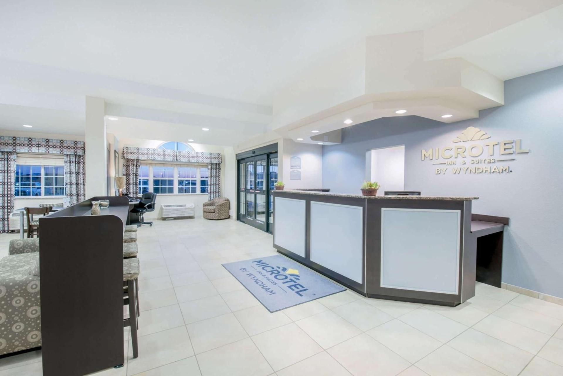 Microtel Inn & Suites by Wyndham Stanley photo 14