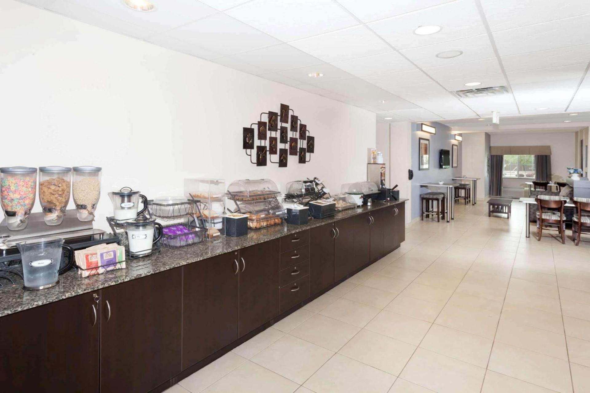 Microtel Inn and Suites Elkhart photo 31