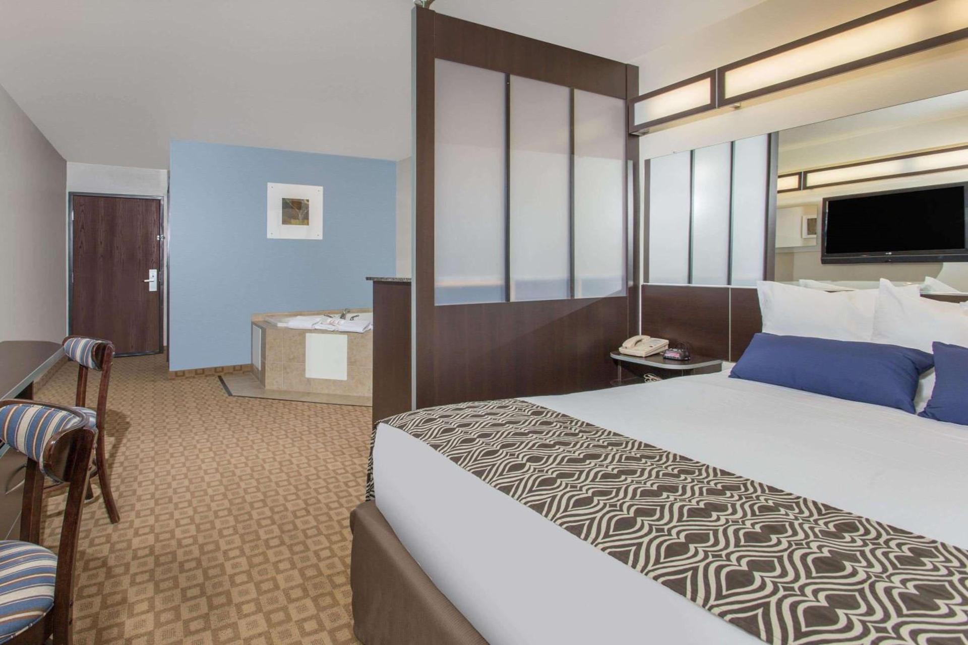 Microtel Inn & Suites by Wyndham Klamath Falls photo 2