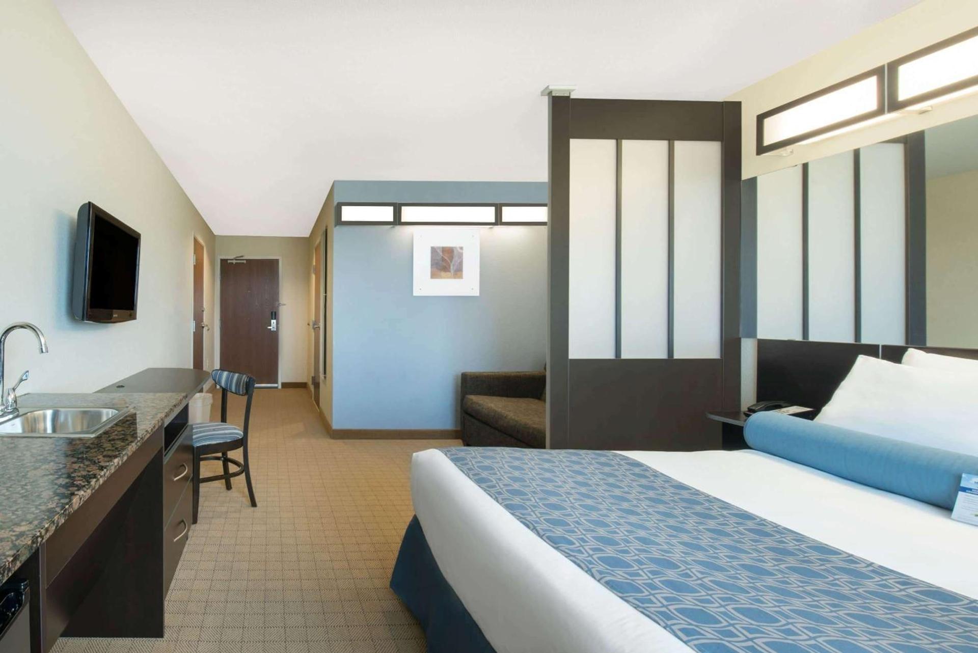 Microtel Inn & Suites by Wyndham Stanley photo 12