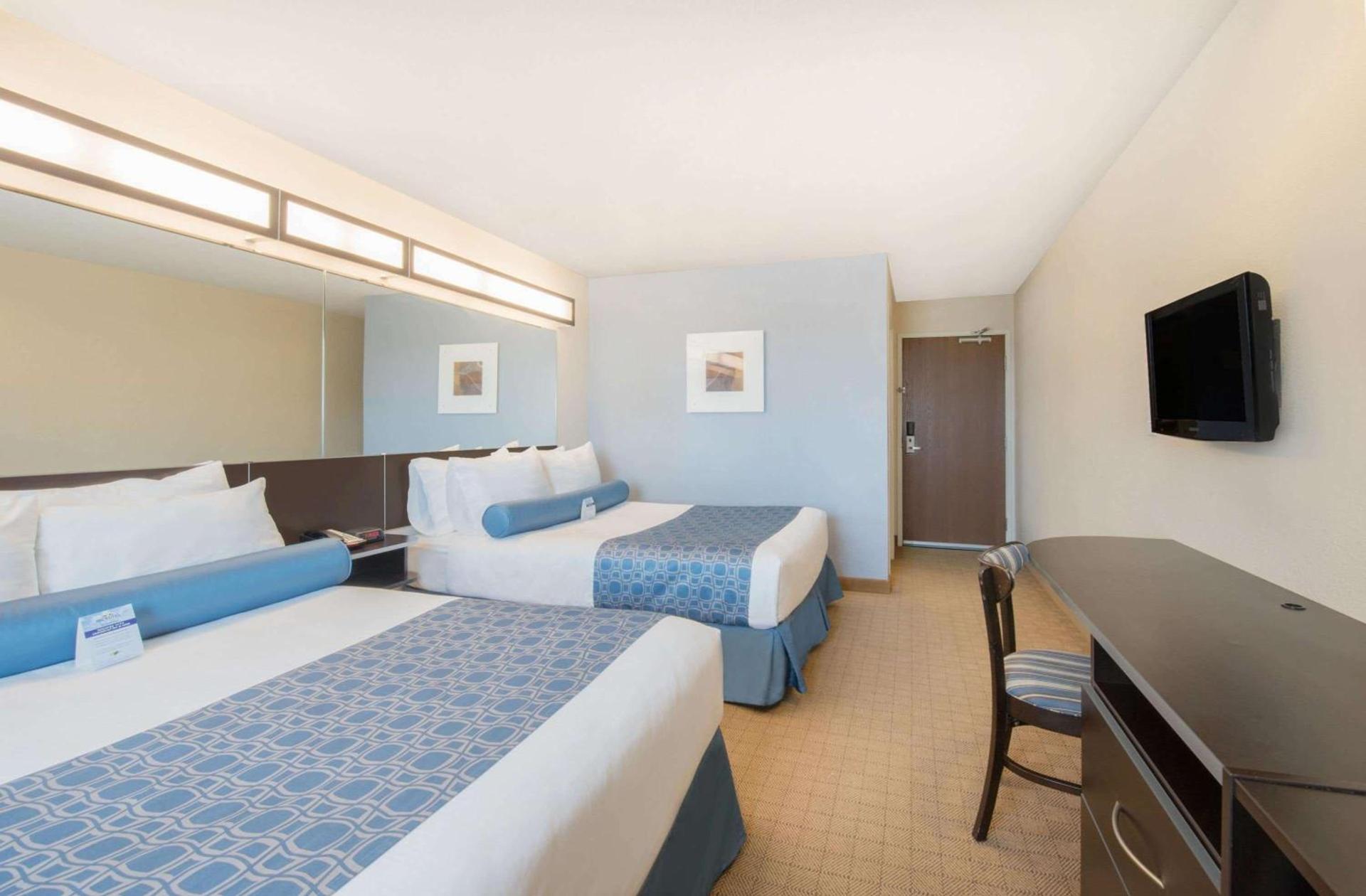 Microtel Inn & Suites by Wyndham Stanley photo 11