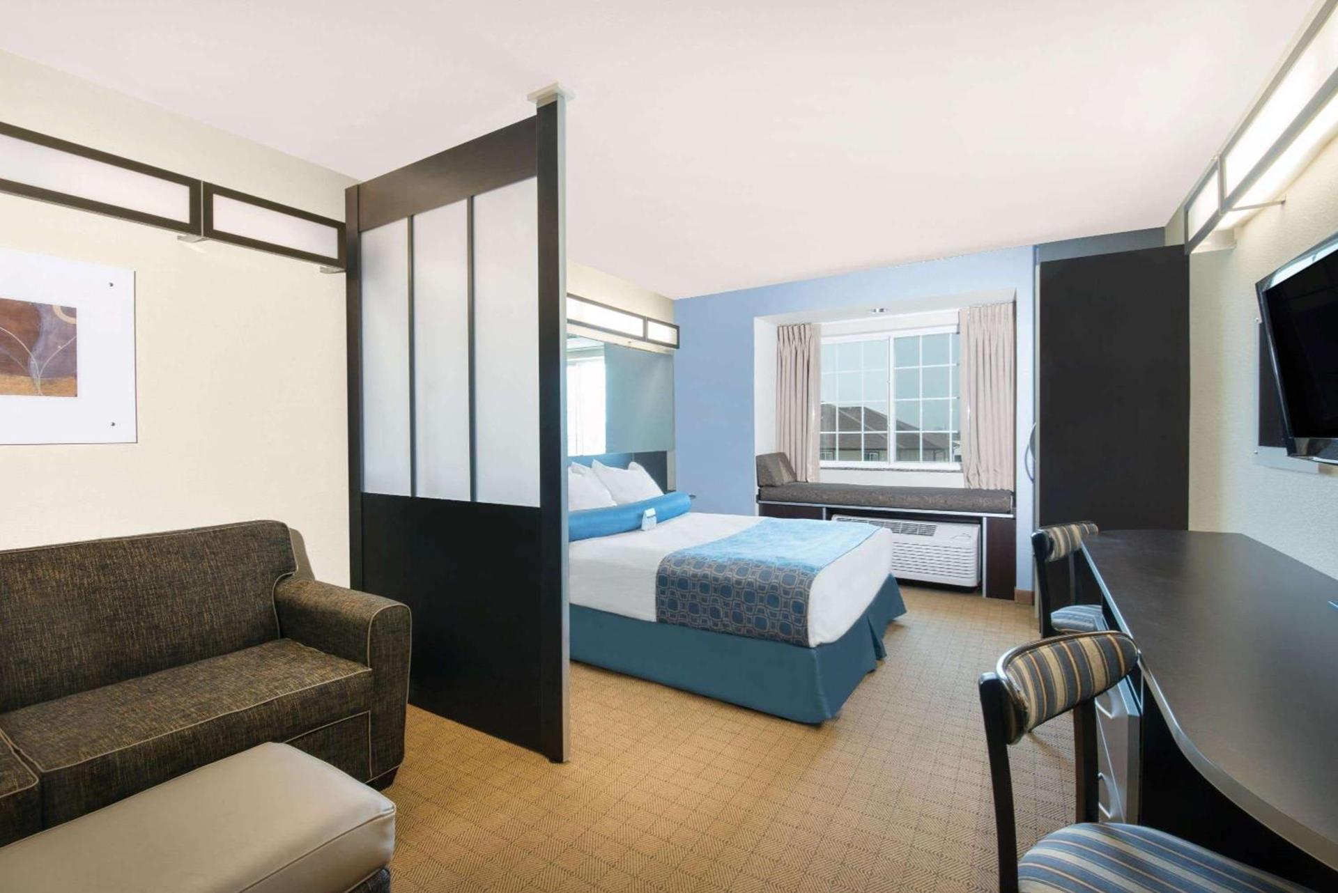 Microtel Inn & Suites by Wyndham Stanley photo 9
