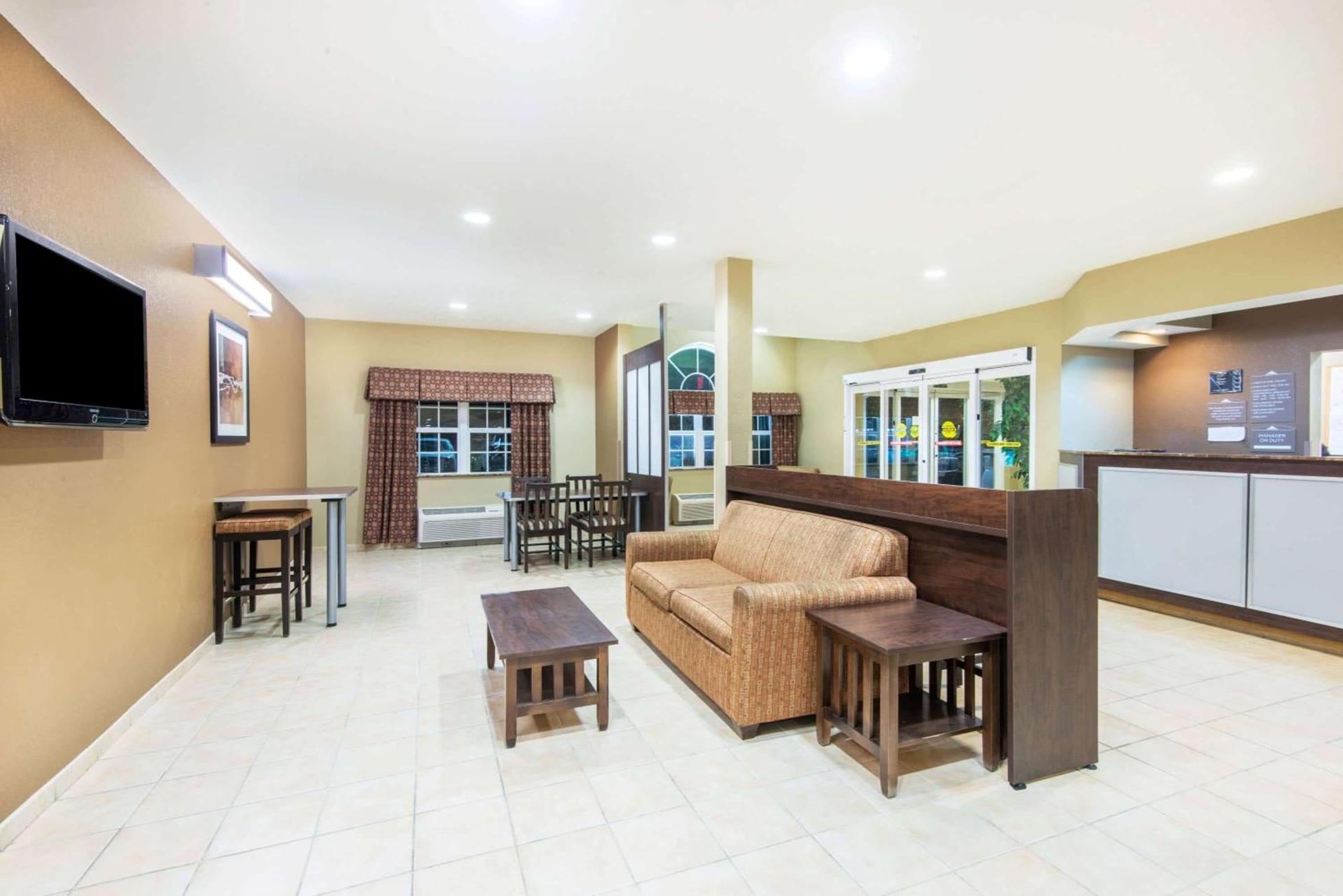 Microtel Inn & Suites by Wyndham Montgomery photo 2