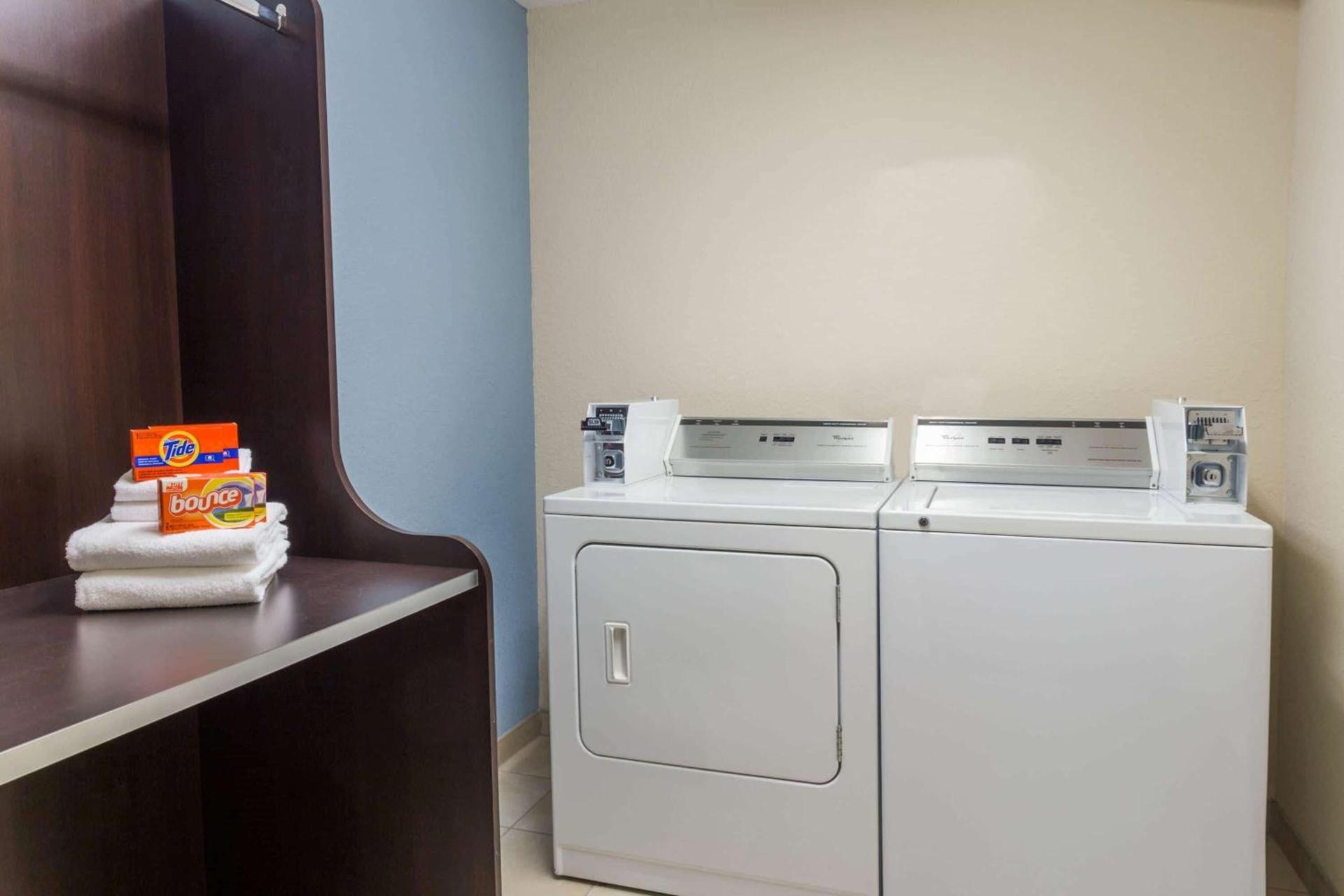 Microtel Inn & Suites by Wyndham Spring Hill/Weeki Wachee photo 15