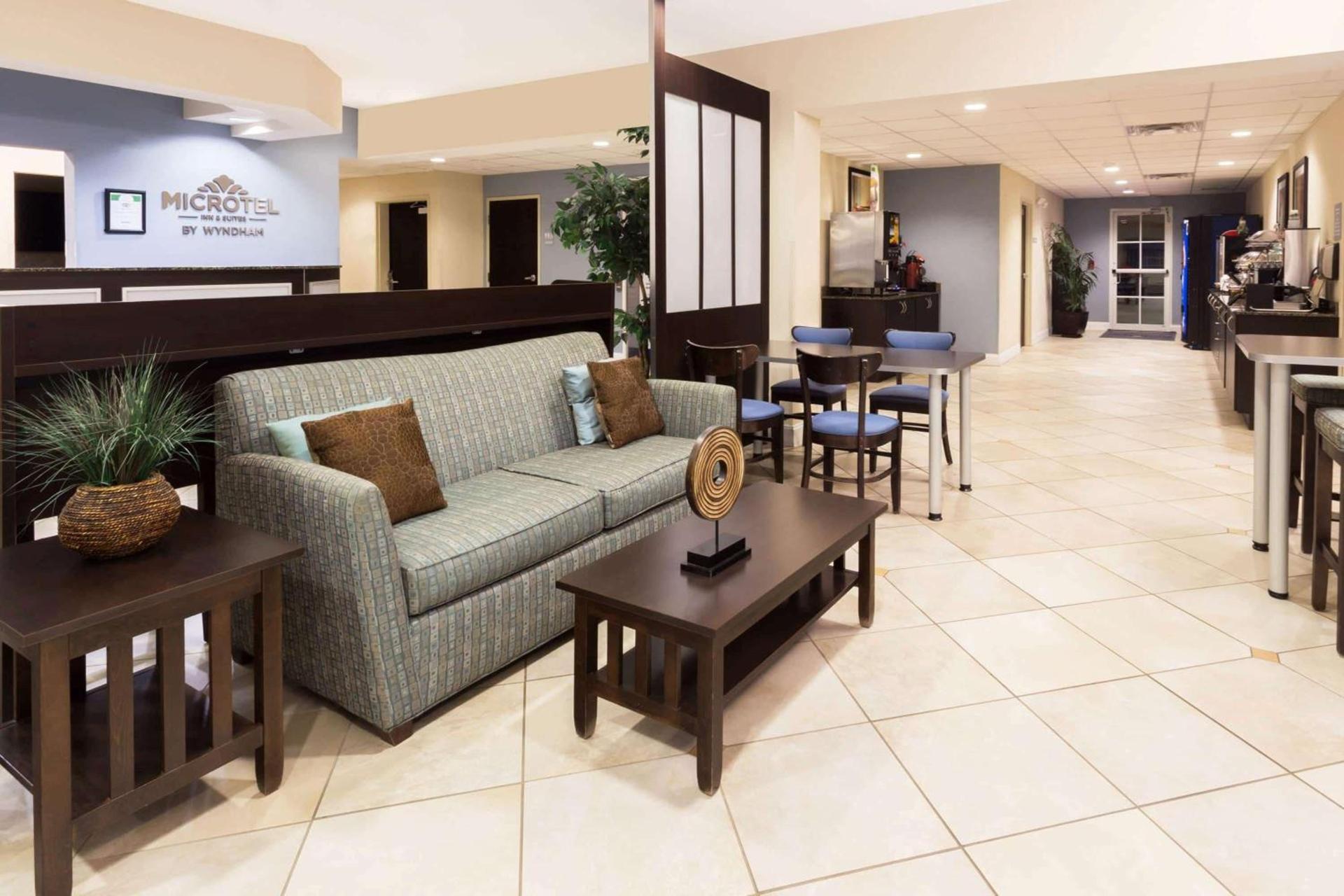 Microtel Inn & Suites by Wyndham Spring Hill/Weeki Wachee photo 11