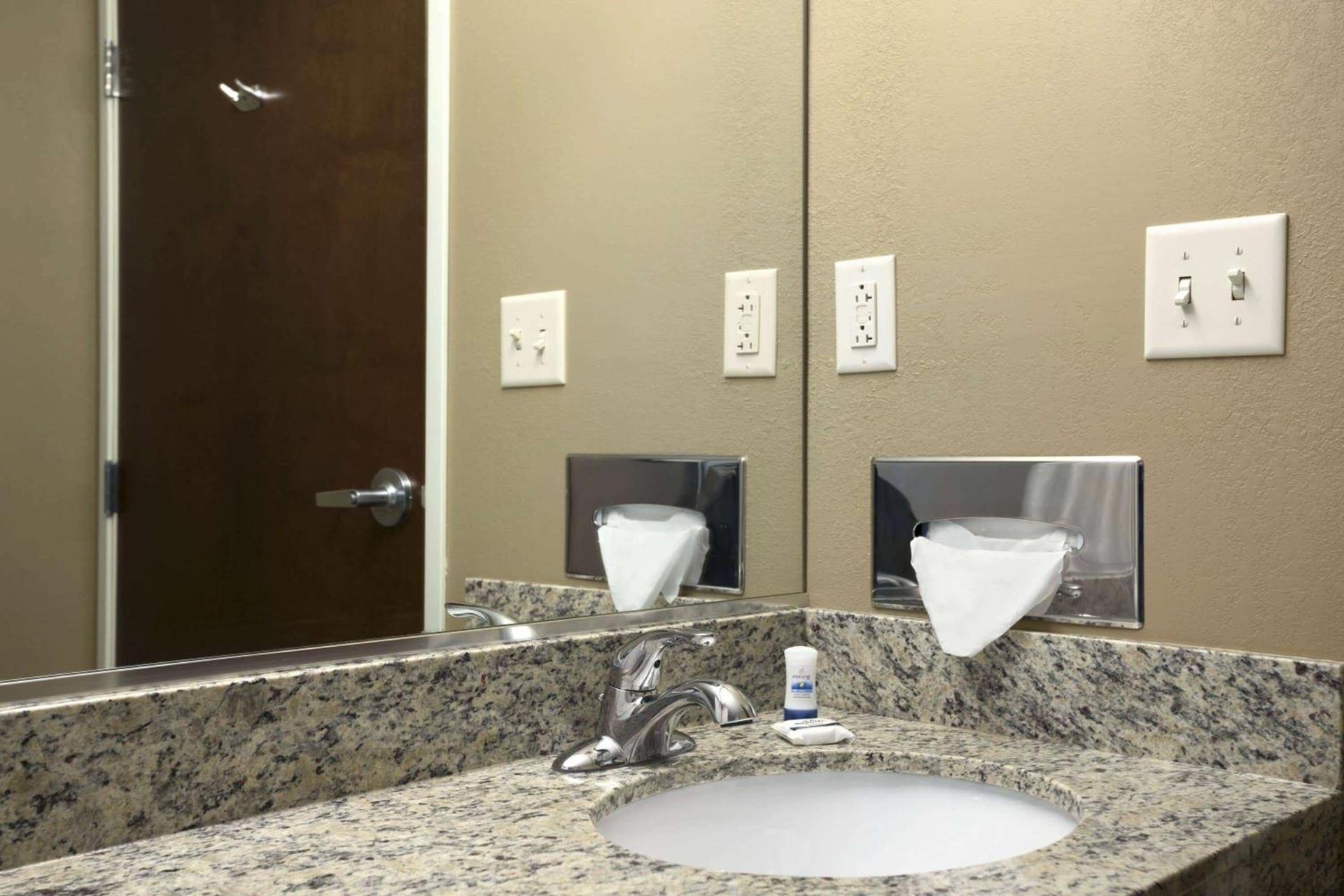 Sonesta Essential Fairmont photo 16