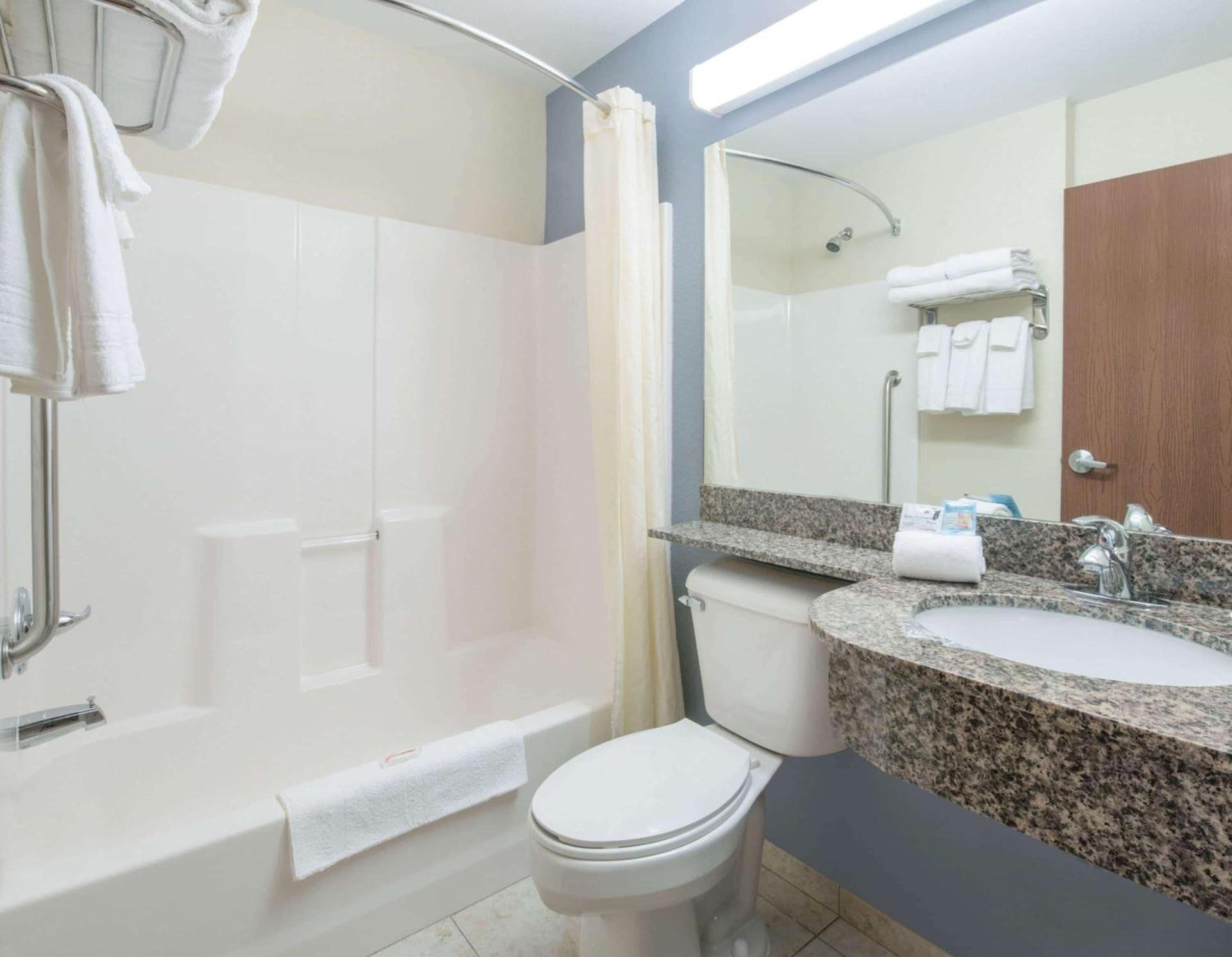 Microtel Inn & Suites by Wyndham Stanley photo 7