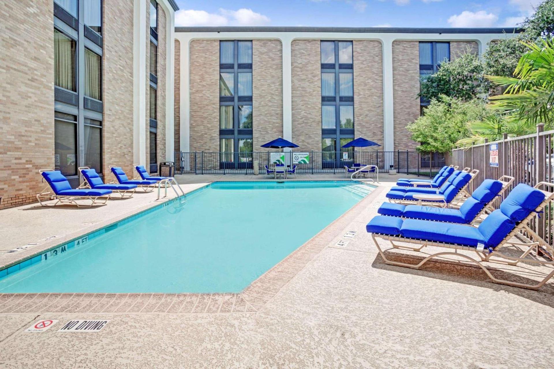 Spark by Hilton Richardson Dallas photo 4