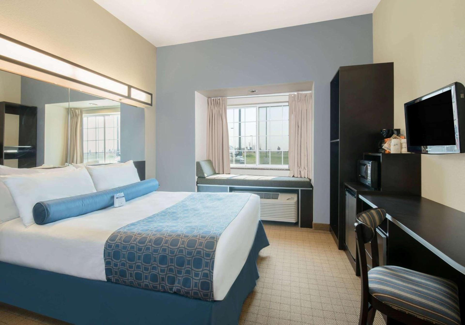 Microtel Inn & Suites by Wyndham Stanley photo 5
