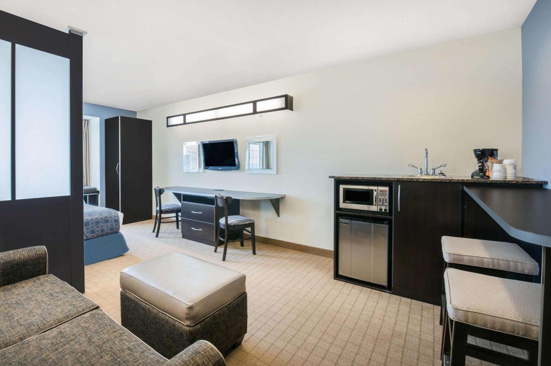 Microtel Inn & Suites by Wyndham Stanley photo 4