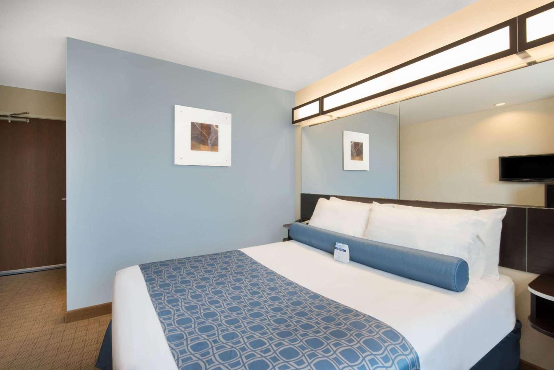 Microtel Inn & Suites by Wyndham Stanley photo 3
