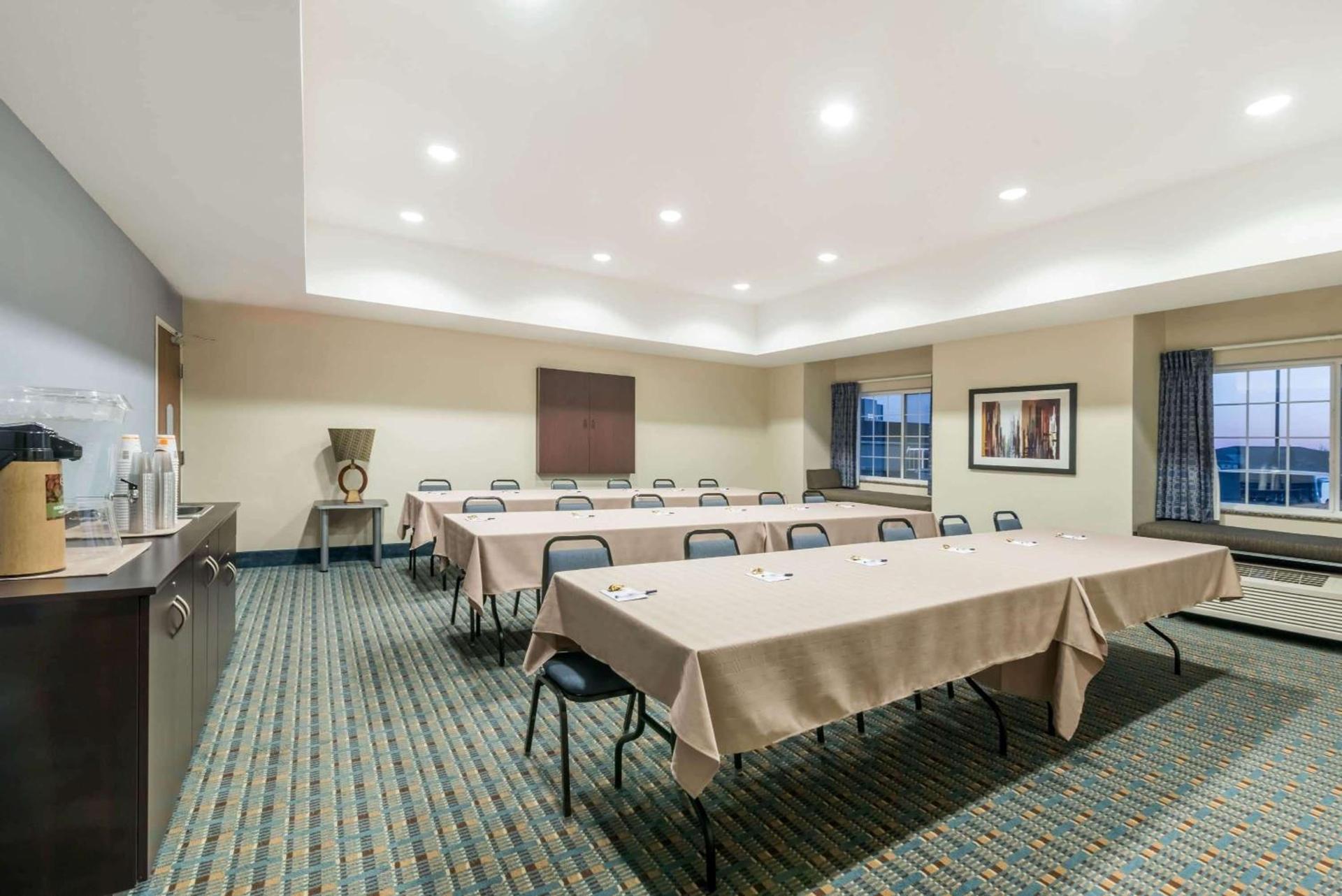 Microtel Inn & Suites by Wyndham Stanley photo 2