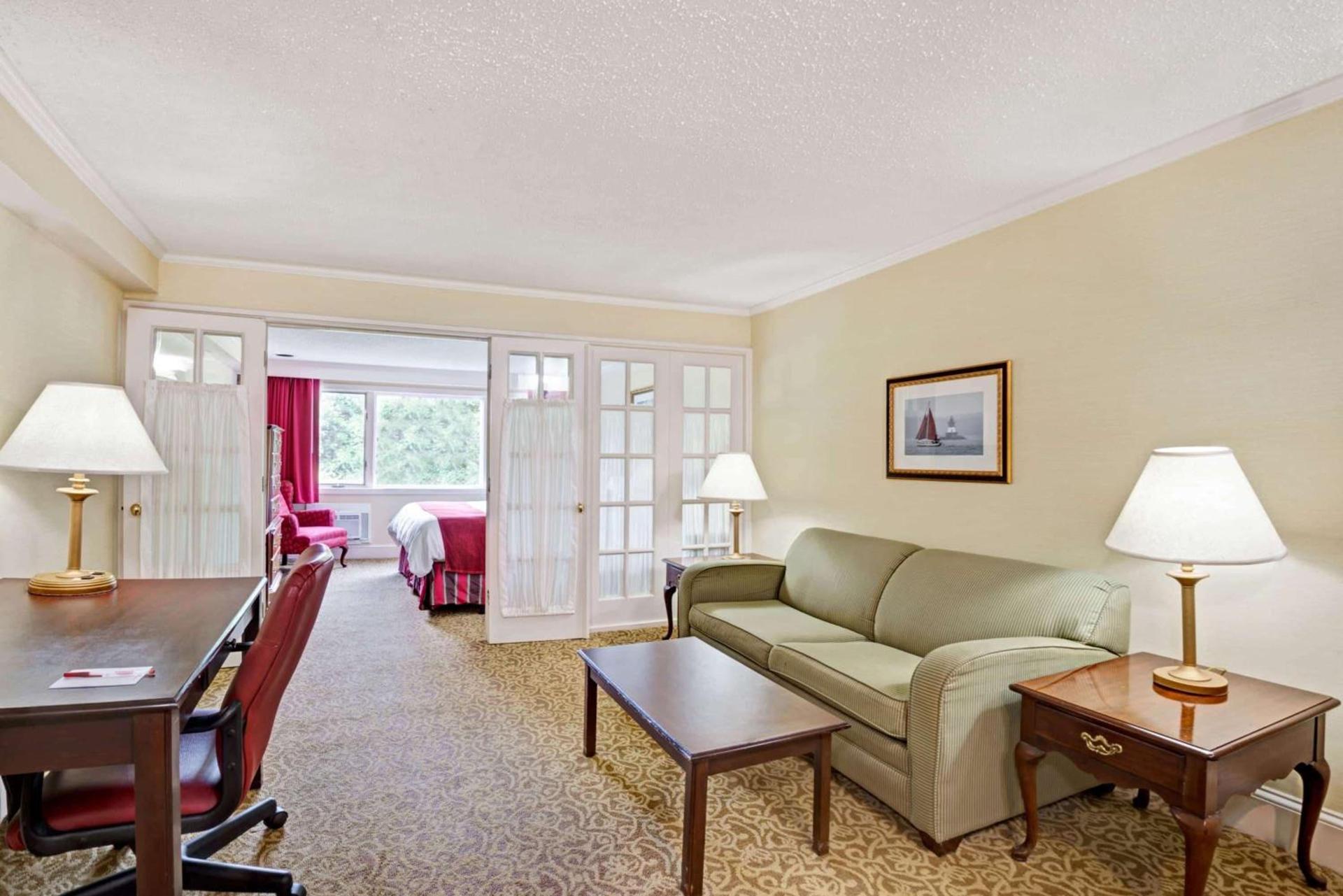 Ramada by Wyndham Seekonk Providence Area photo 12