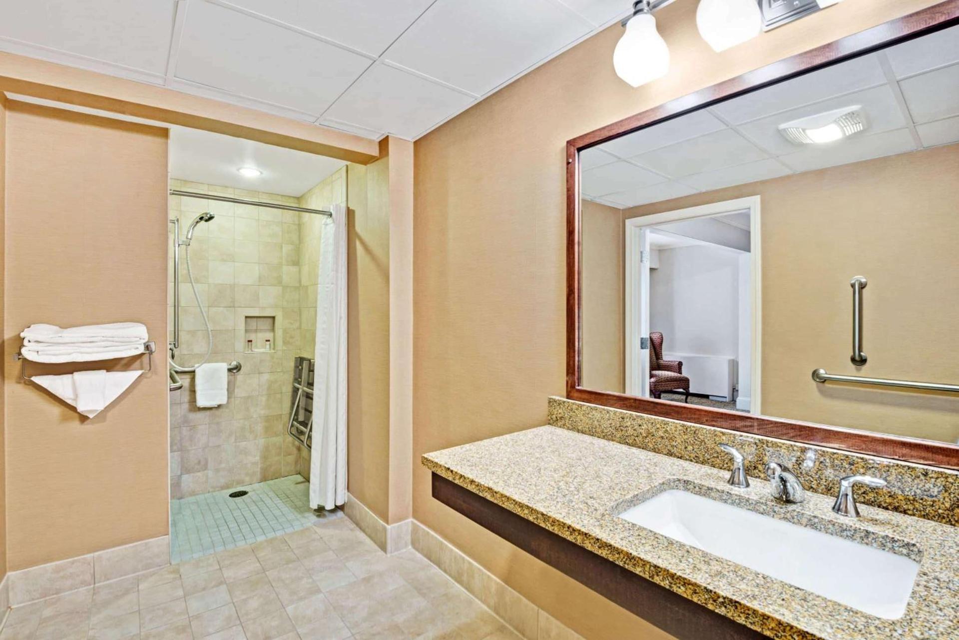 Ramada by Wyndham Seekonk Providence Area photo 9