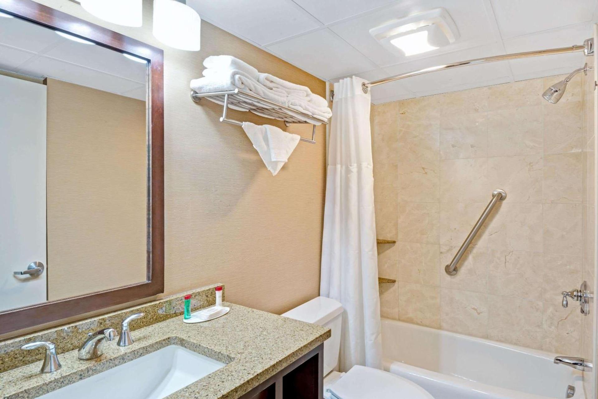 Ramada by Wyndham Seekonk Providence Area photo 5