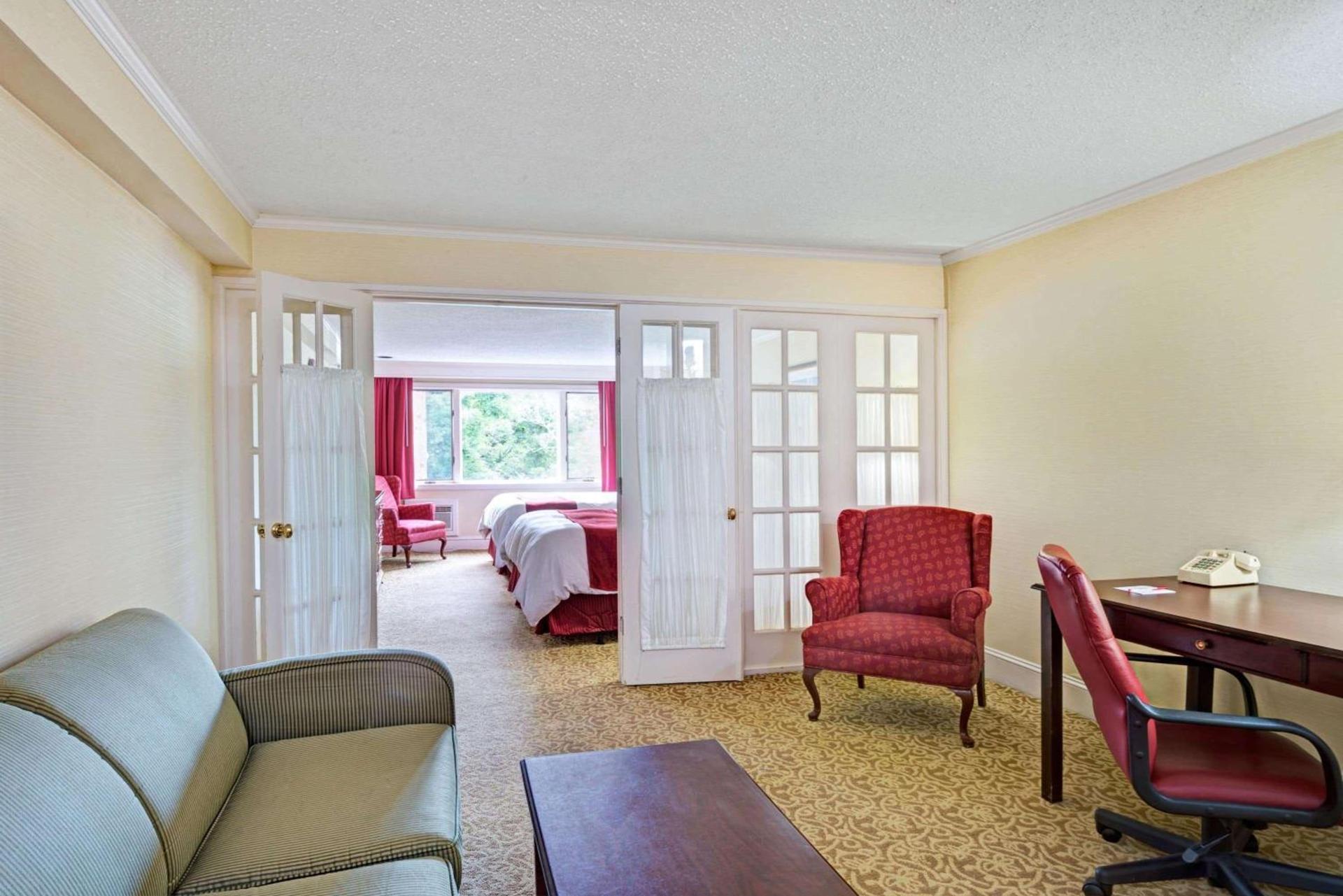 Ramada by Wyndham Seekonk Providence Area photo 13