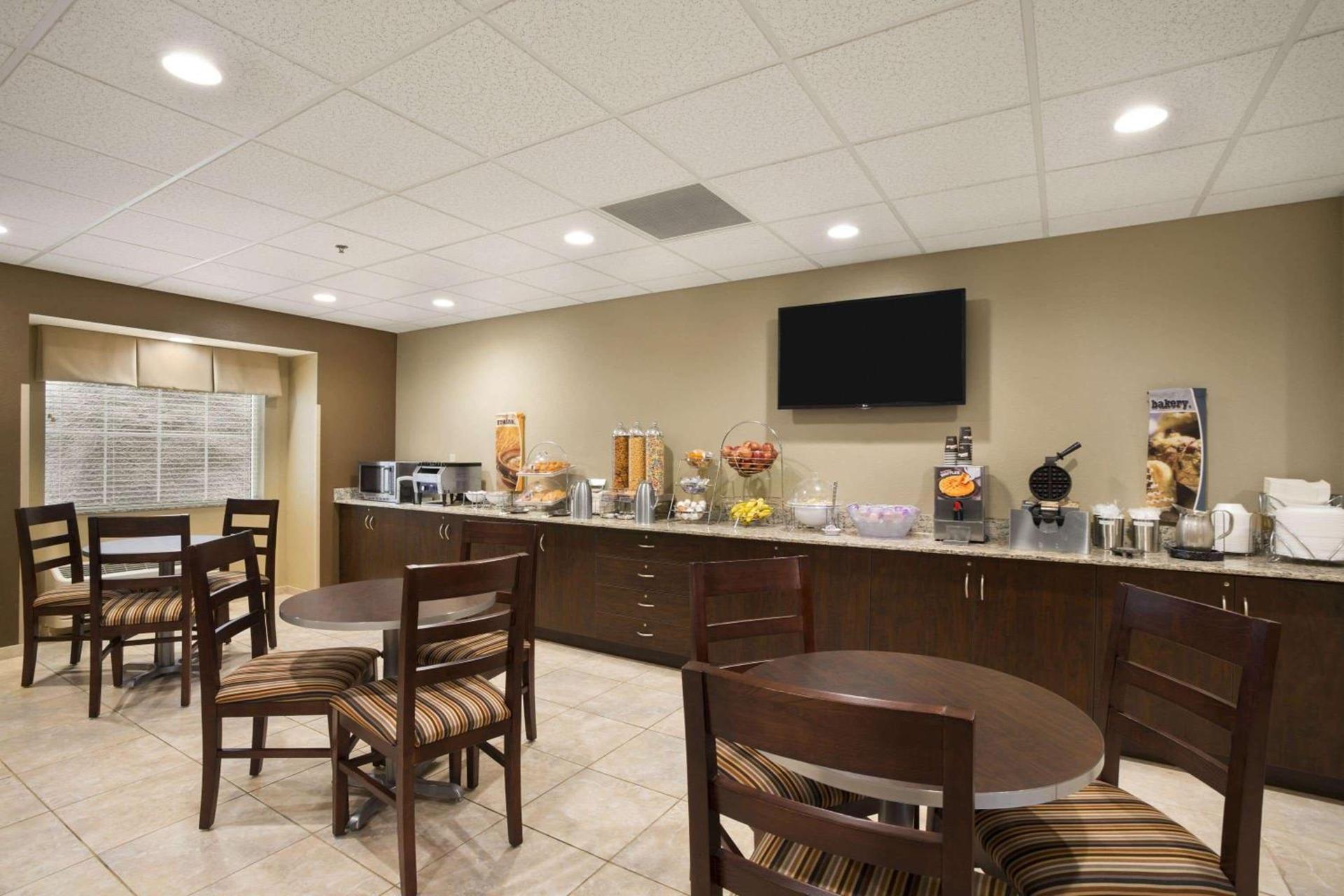 Microtel Inn & Suites by Wyndham Cambridge photo 19