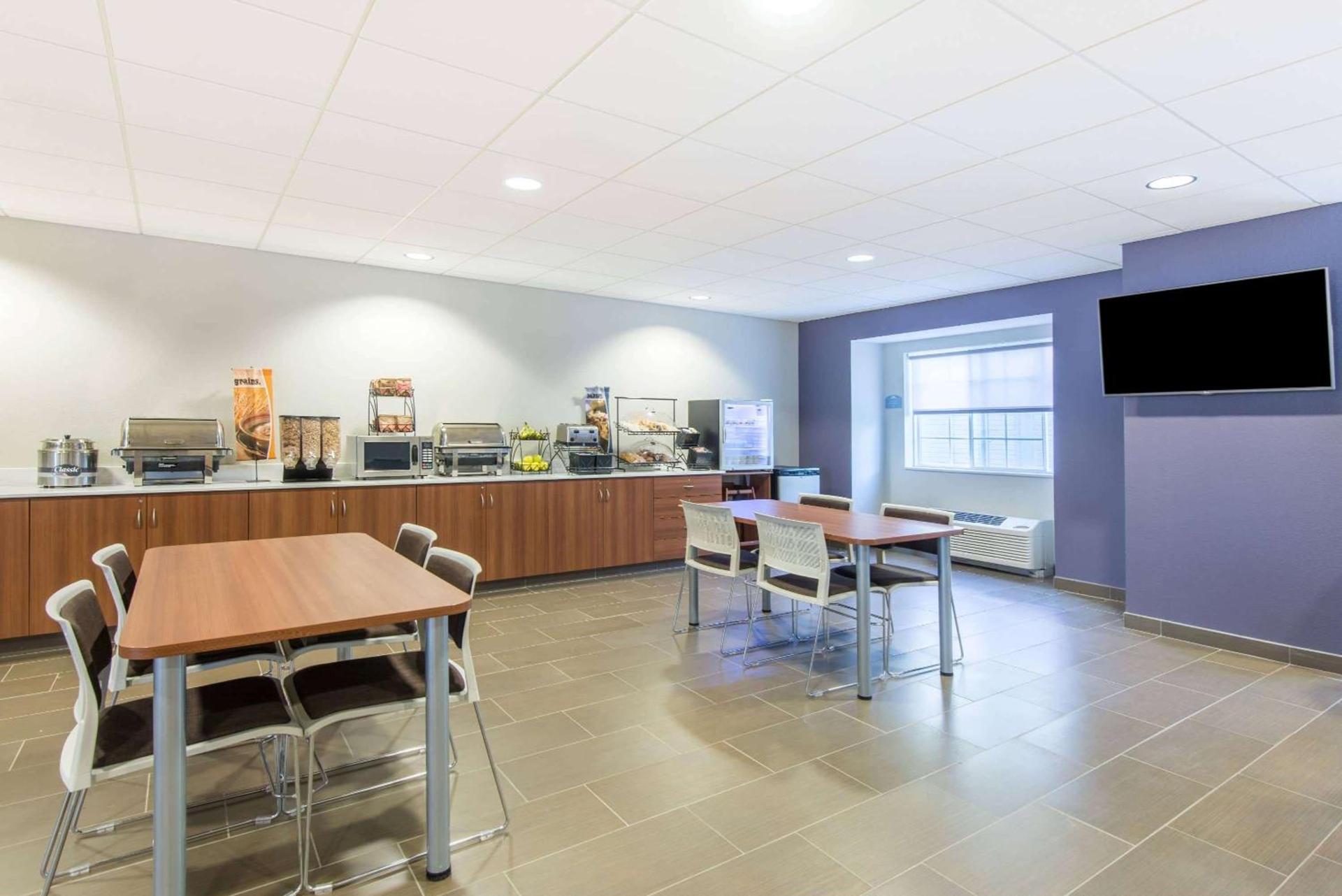 Microtel Inn & Suites by Wyndham Cadiz photo 12