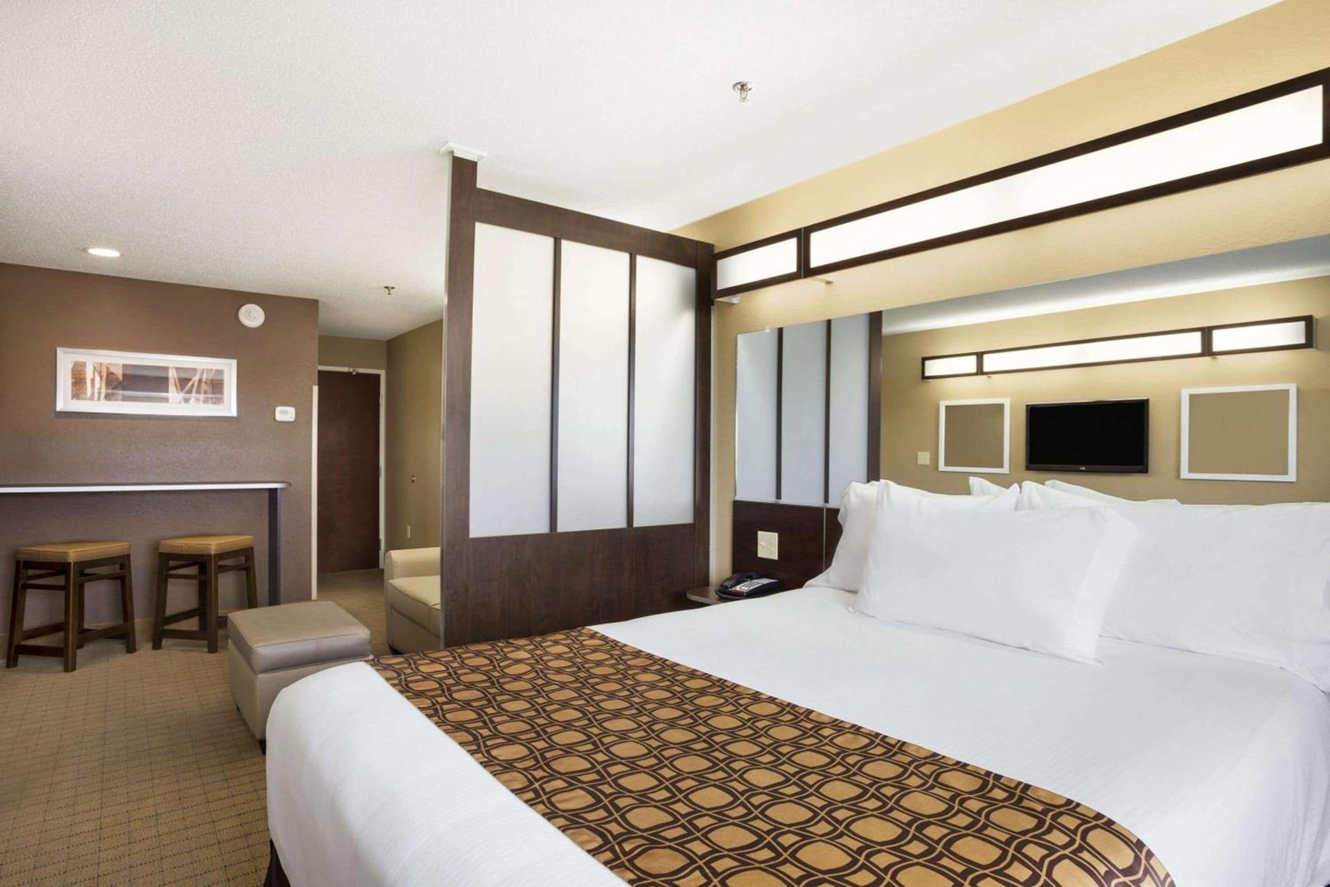 Microtel Inn & Suites by Wyndham Cambridge photo 10