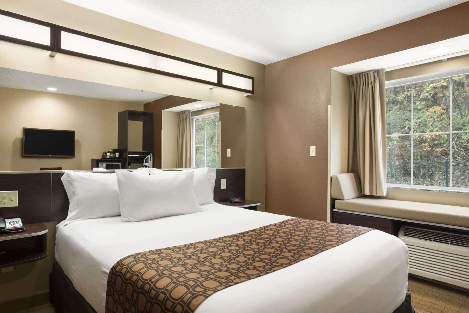 Microtel Inn & Suites by Wyndham Cambridge photo 9