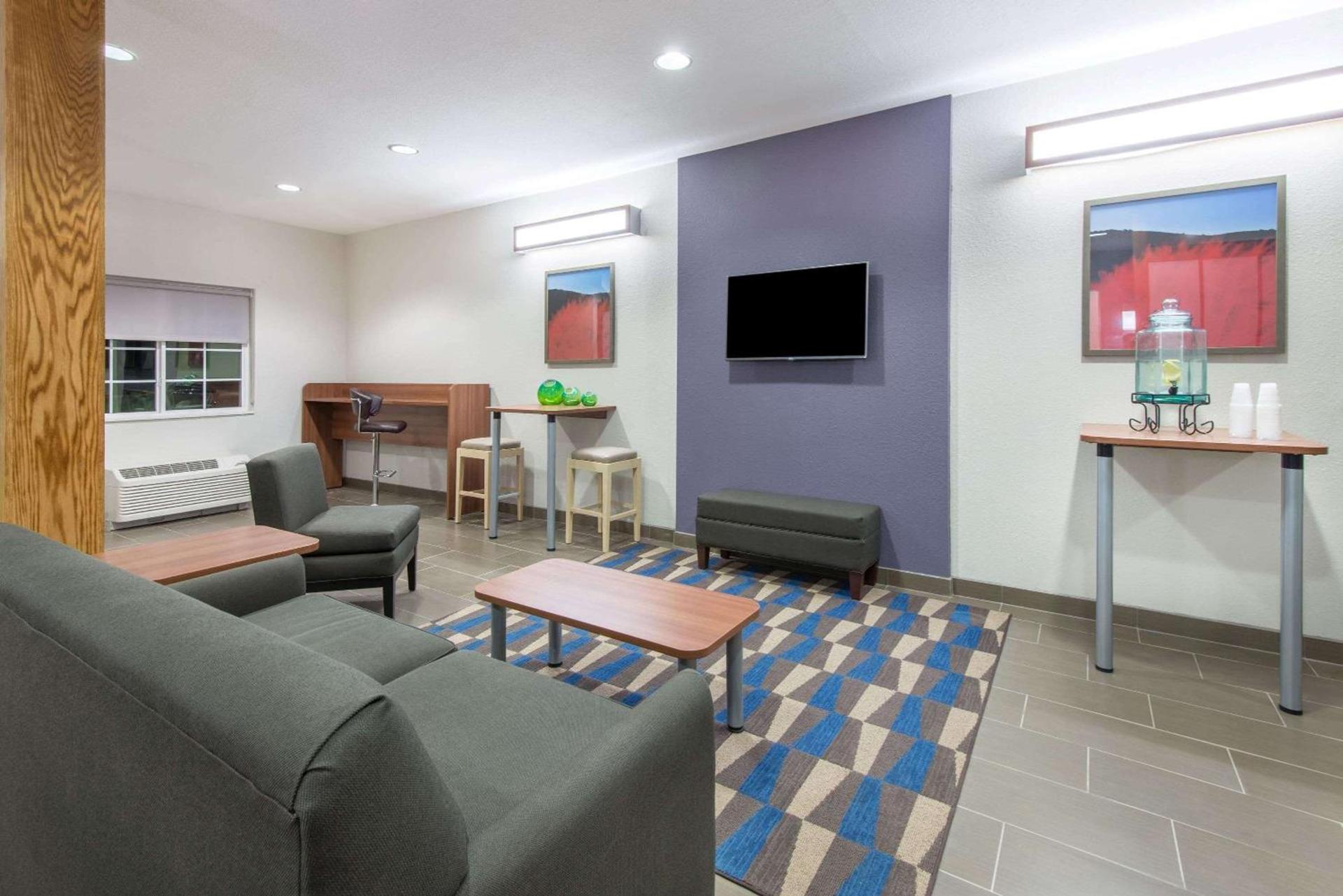 Microtel Inn & Suites by Wyndham Cadiz photo 3